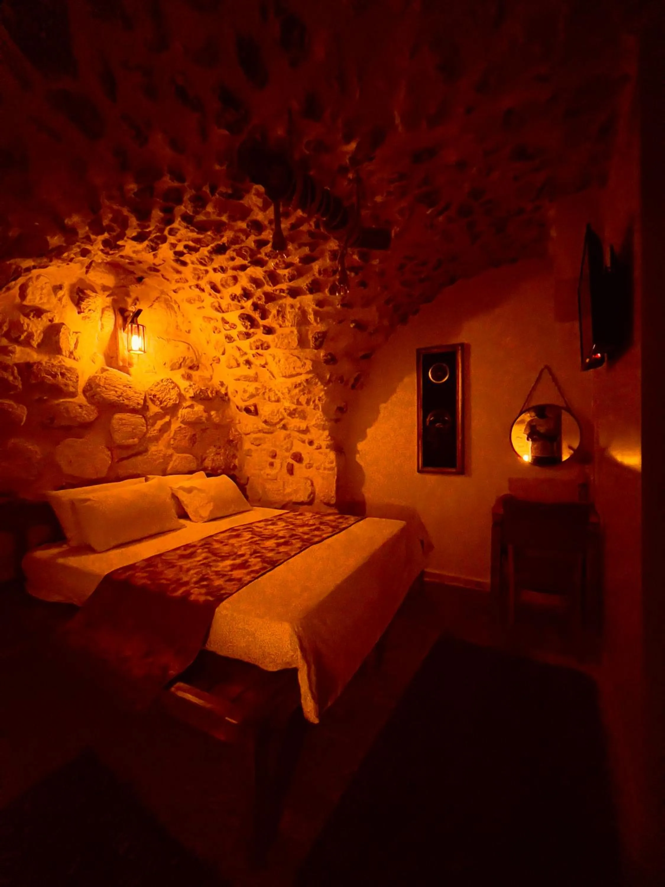 Photo of the whole room, Bed in Mons Masius Hotel Teras