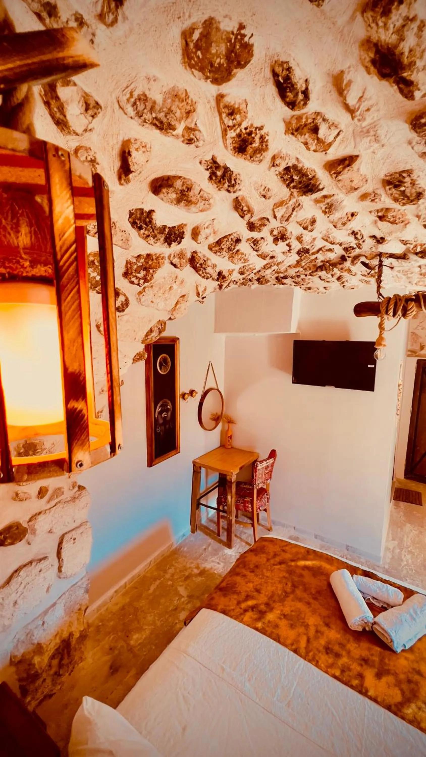 Photo of the whole room, Bed in Mons Masius Hotel Teras