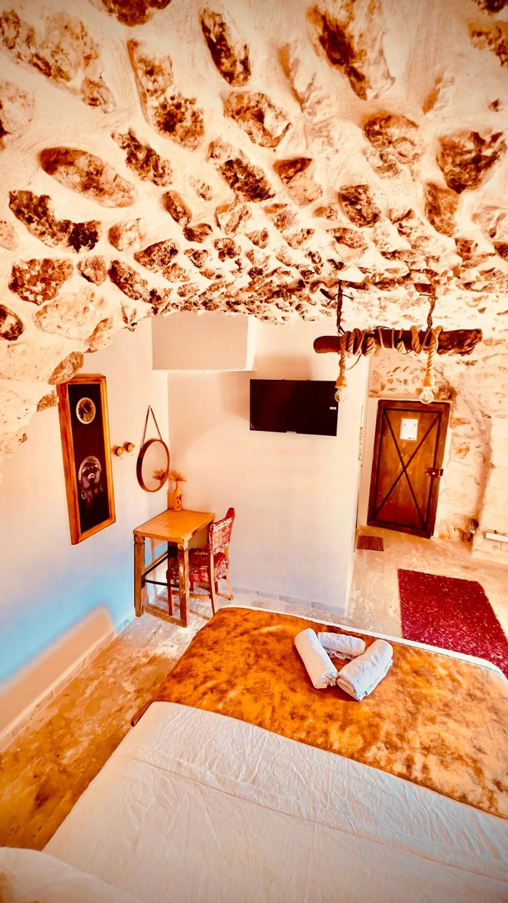 Photo of the whole room, Bed in Mons Masius Hotel Teras