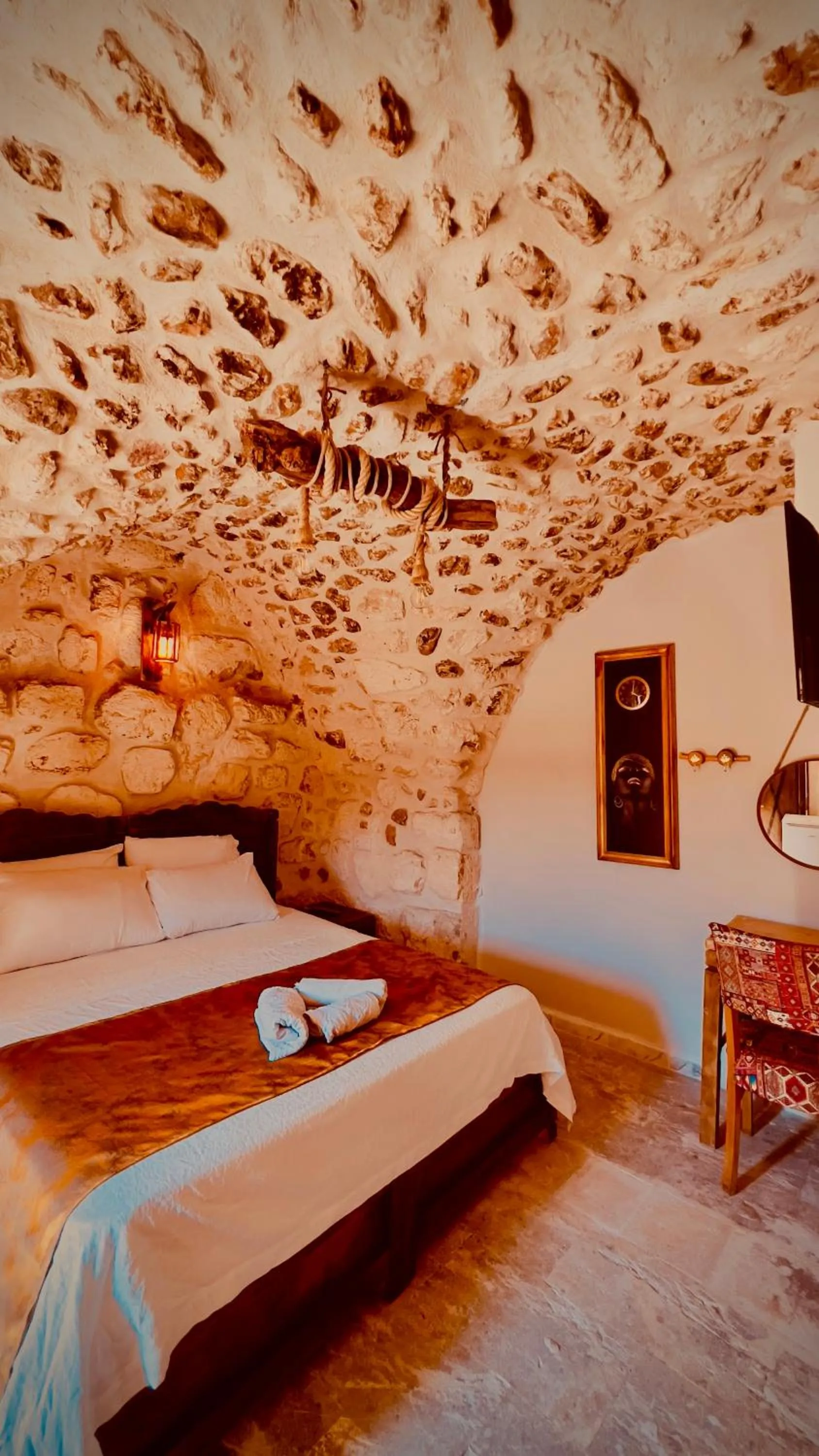 Photo of the whole room, Bed in Mons Masius Hotel Teras