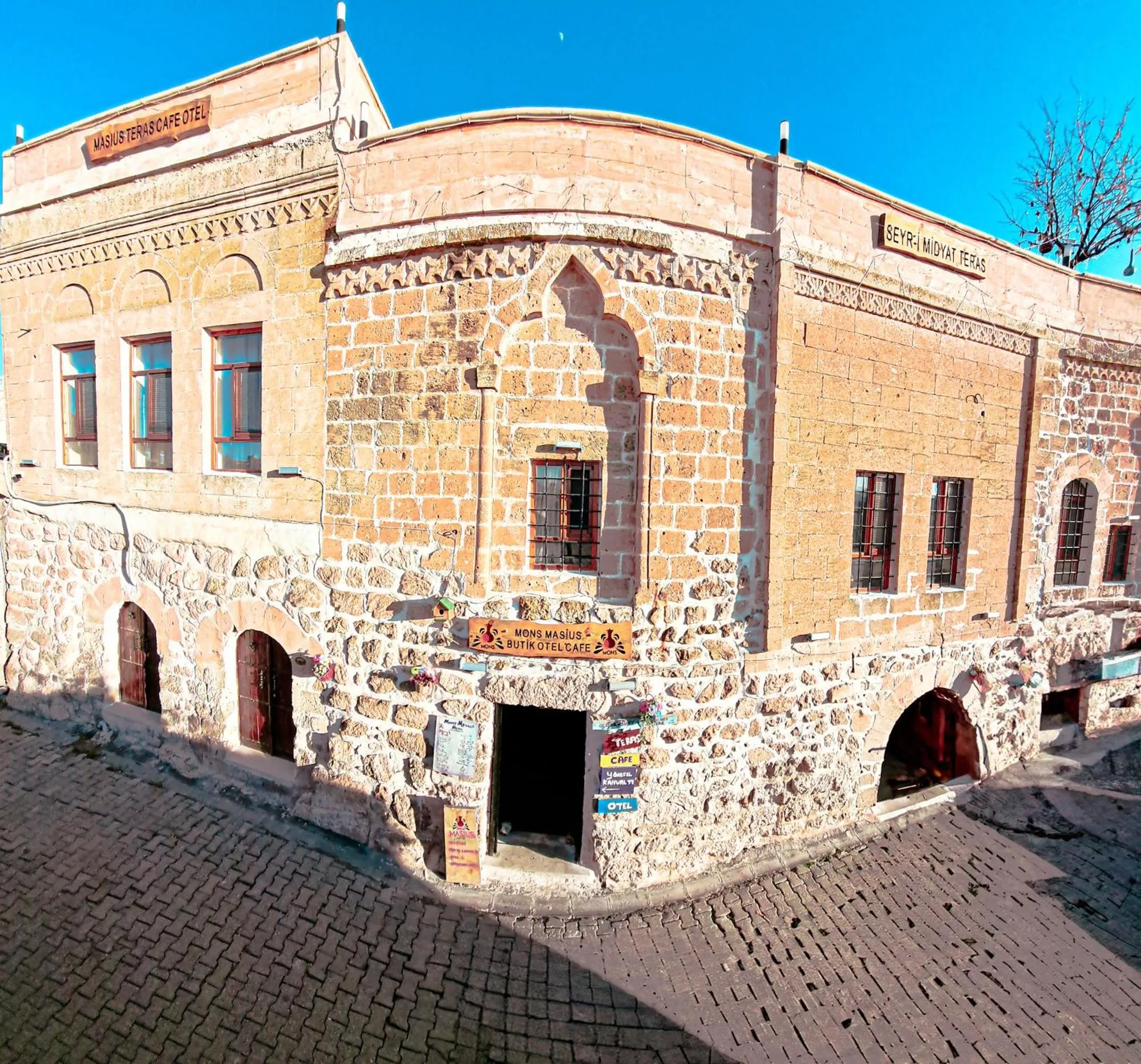 Facade/entrance in Mons Masius Hotel Teras