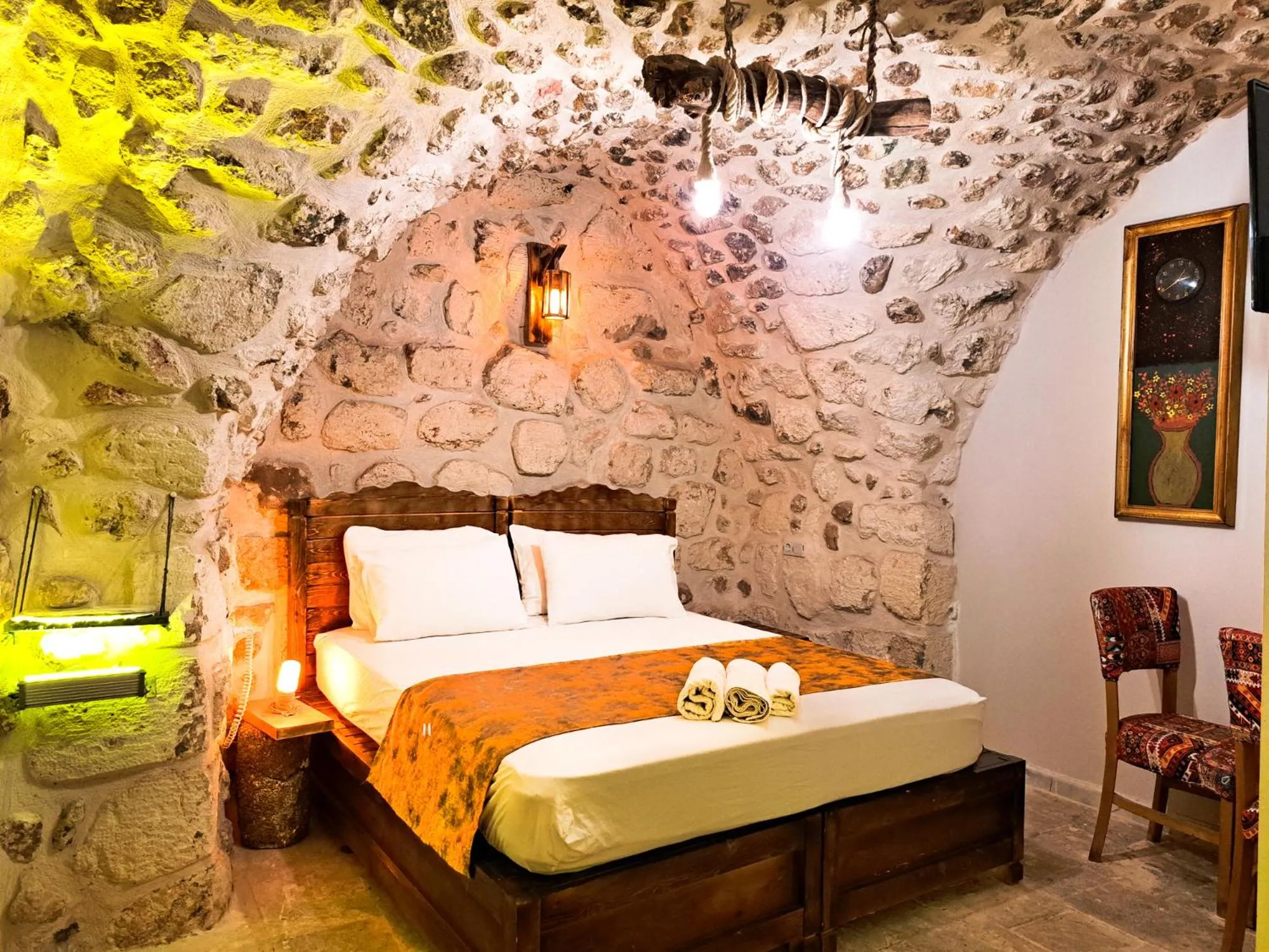 Photo of the whole room, Bed in Mons Masius Hotel Teras