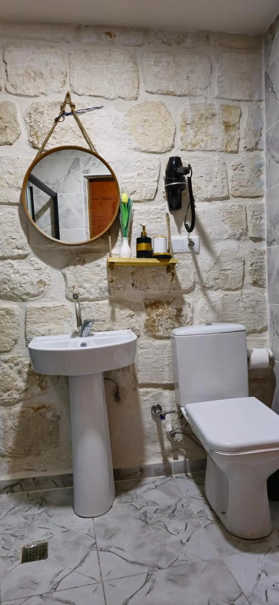 Bathroom in Mons Masius Hotel Teras