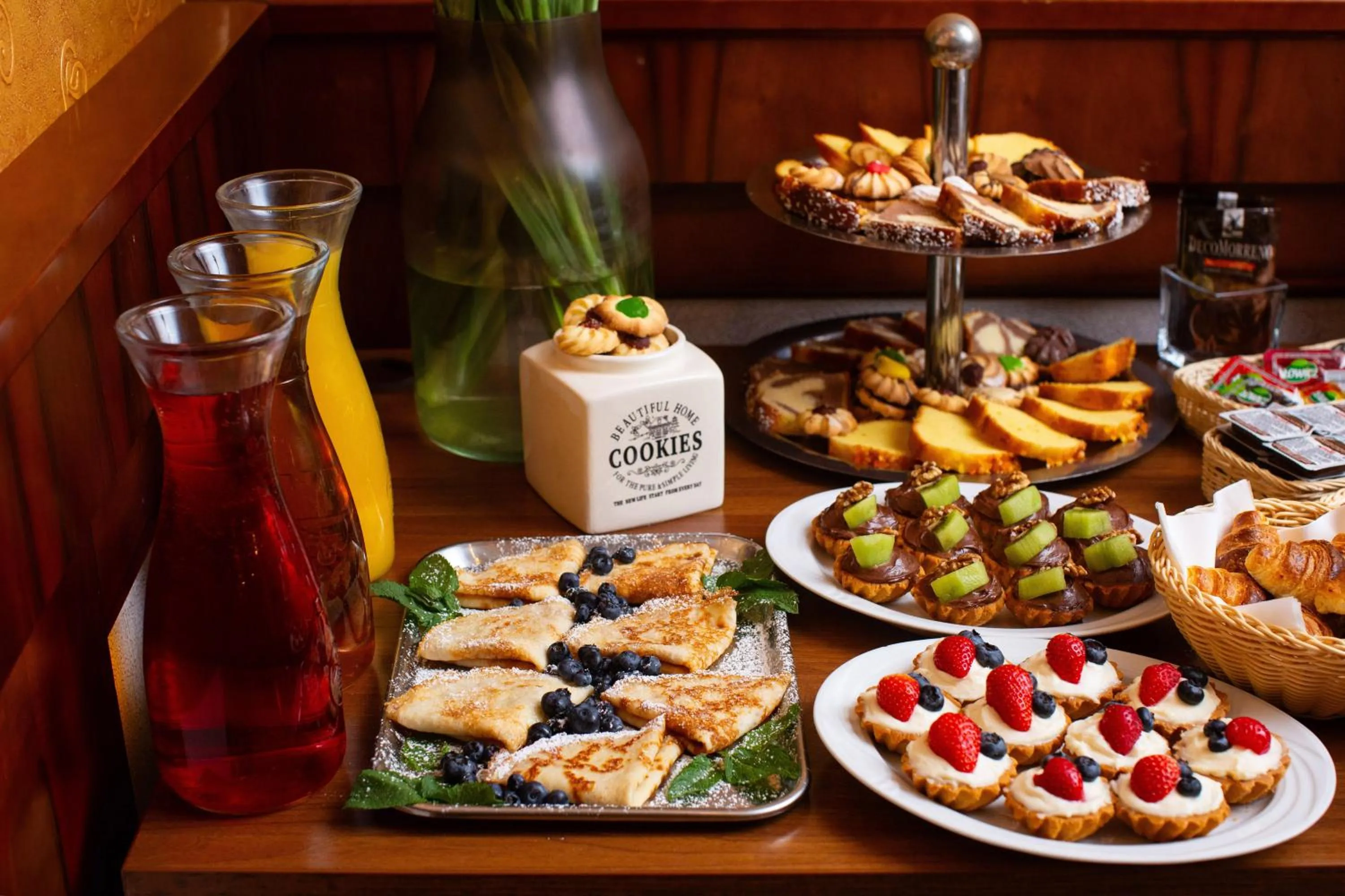 Food and drinks in David Boutique ApartHotel