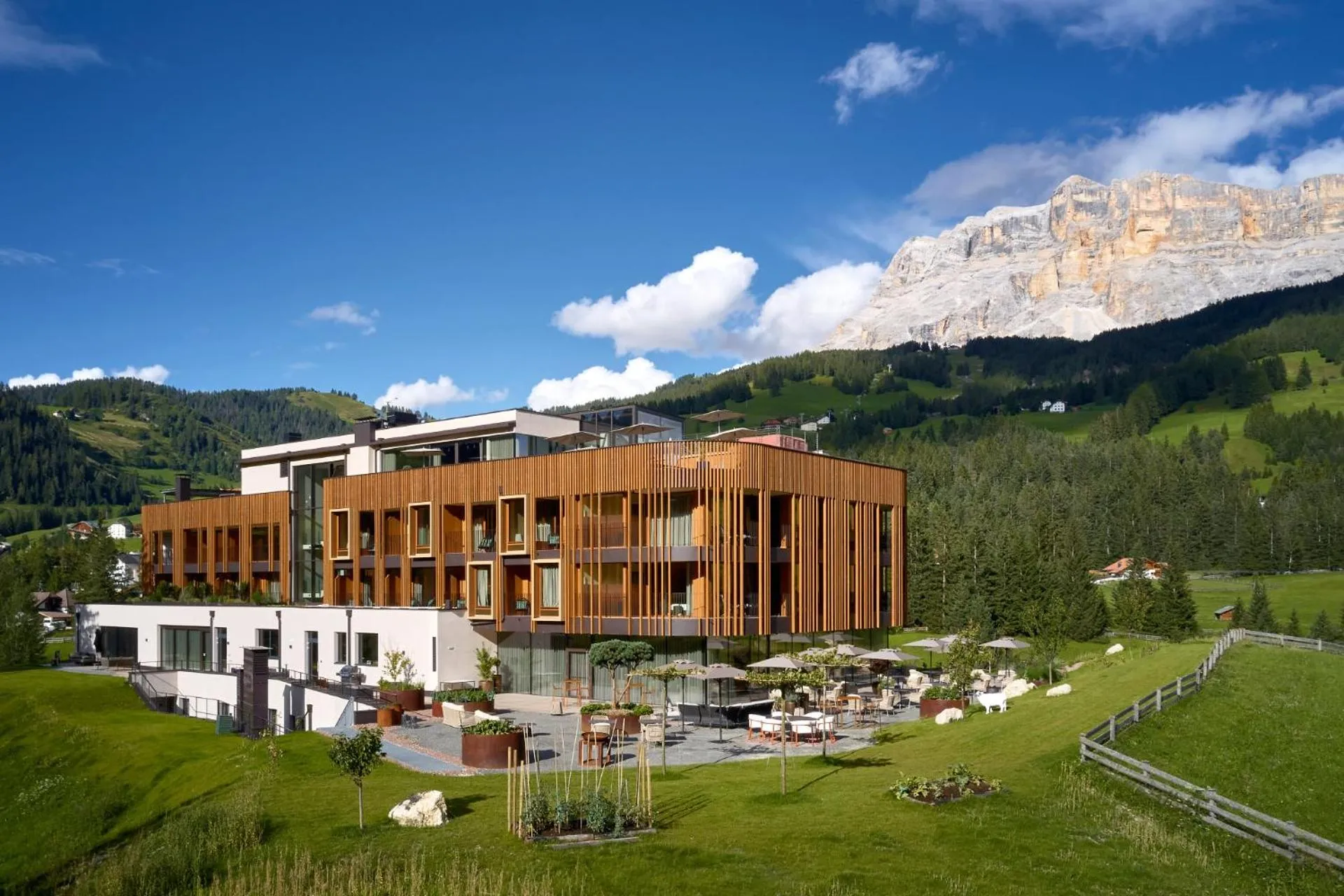 Property building in Badia Hill