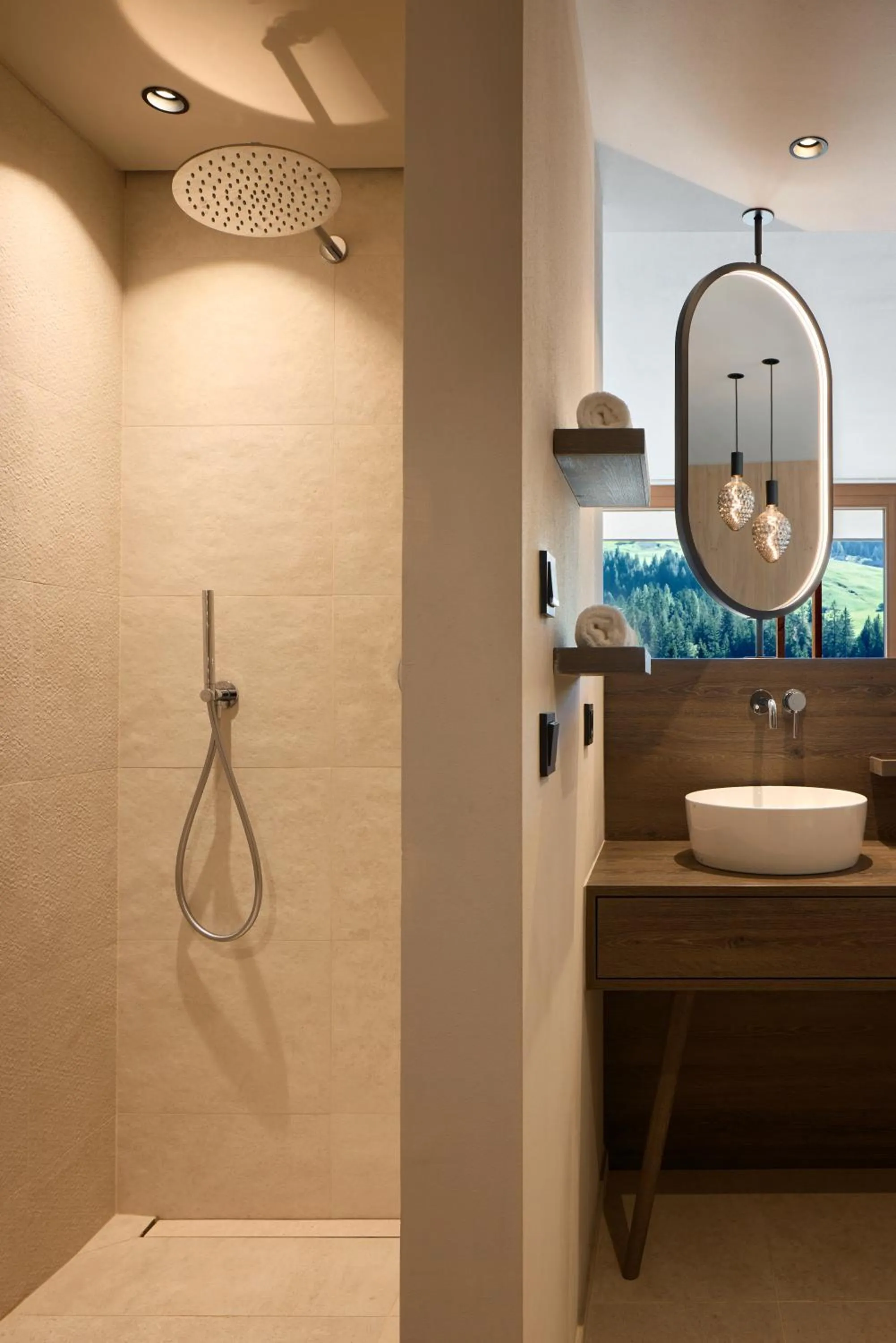 Shower in Badia Hill