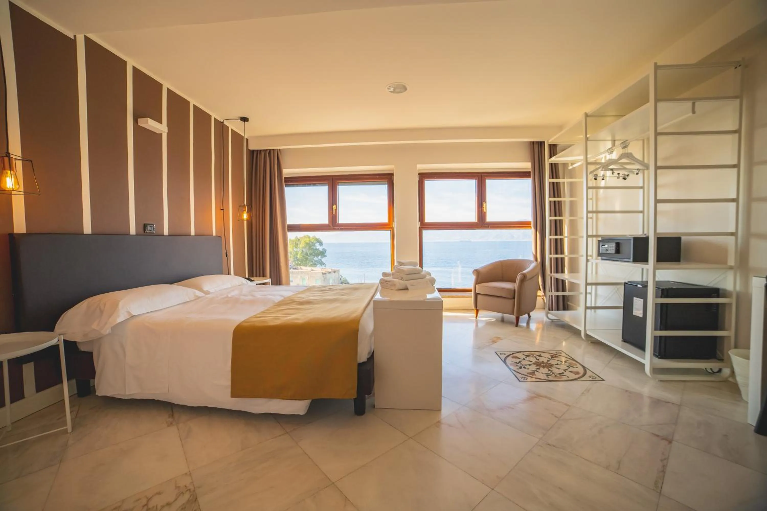 Bedroom, Bed in Hotel Continental