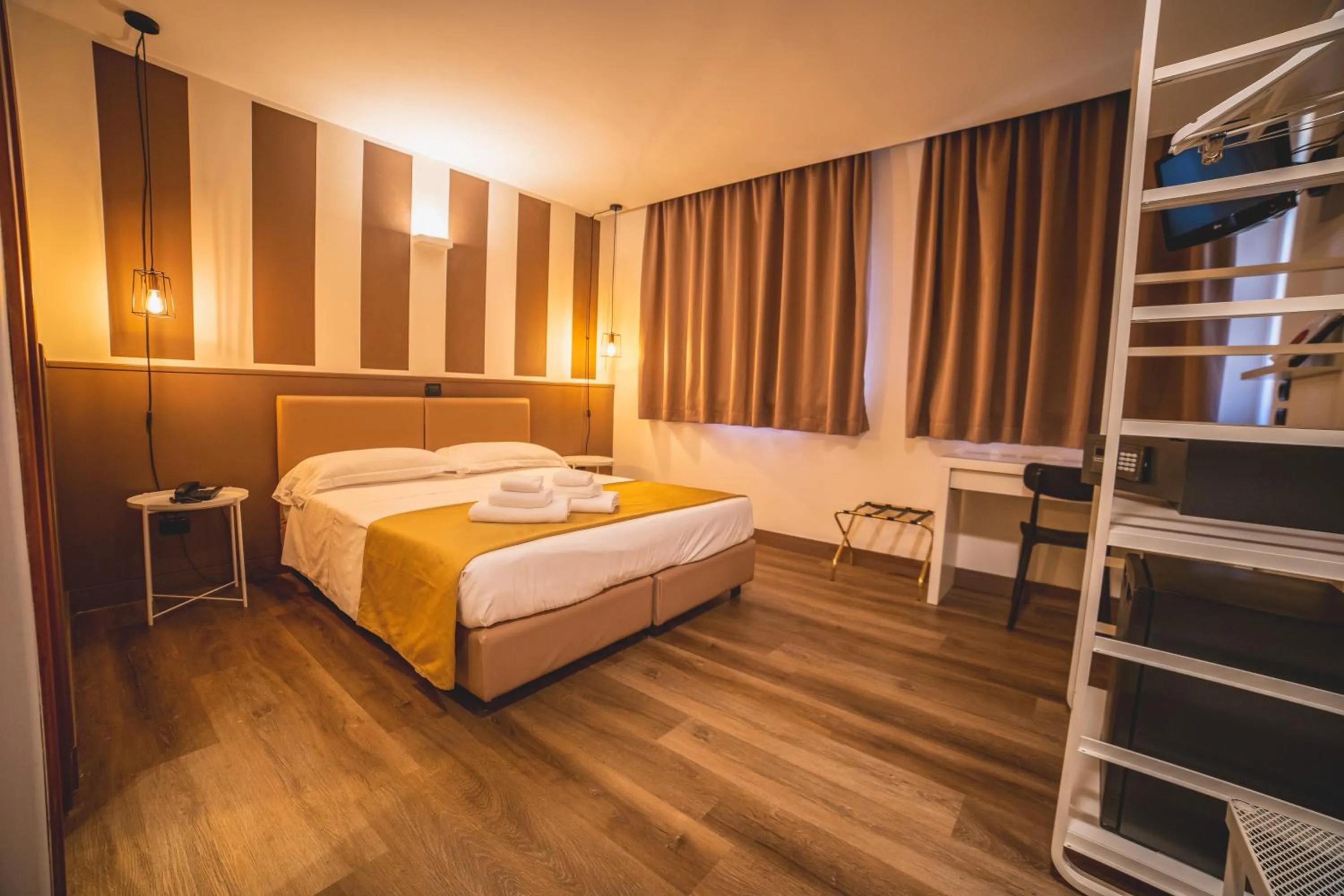 Bedroom, Bed in Hotel Continental