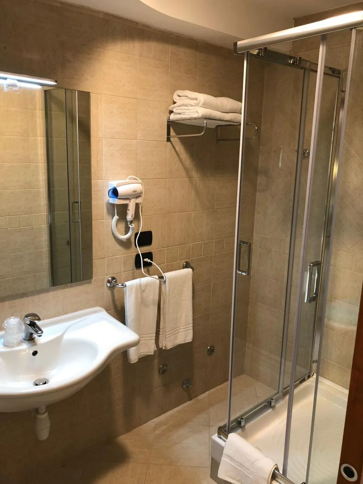Shower in Hotel Continental