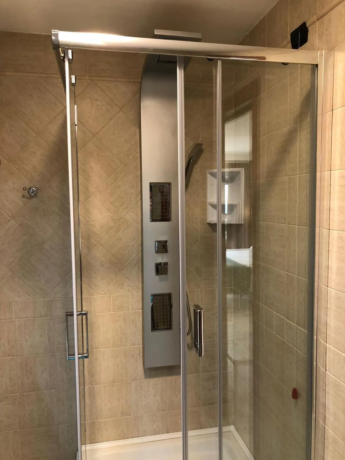 Shower in Hotel Continental