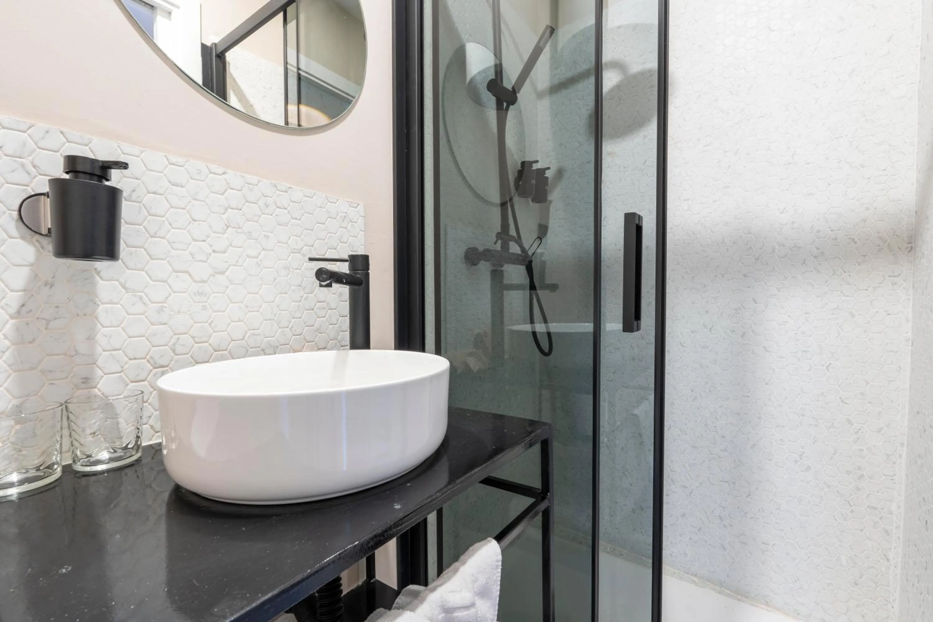 Bathroom in Negresco Plaza España