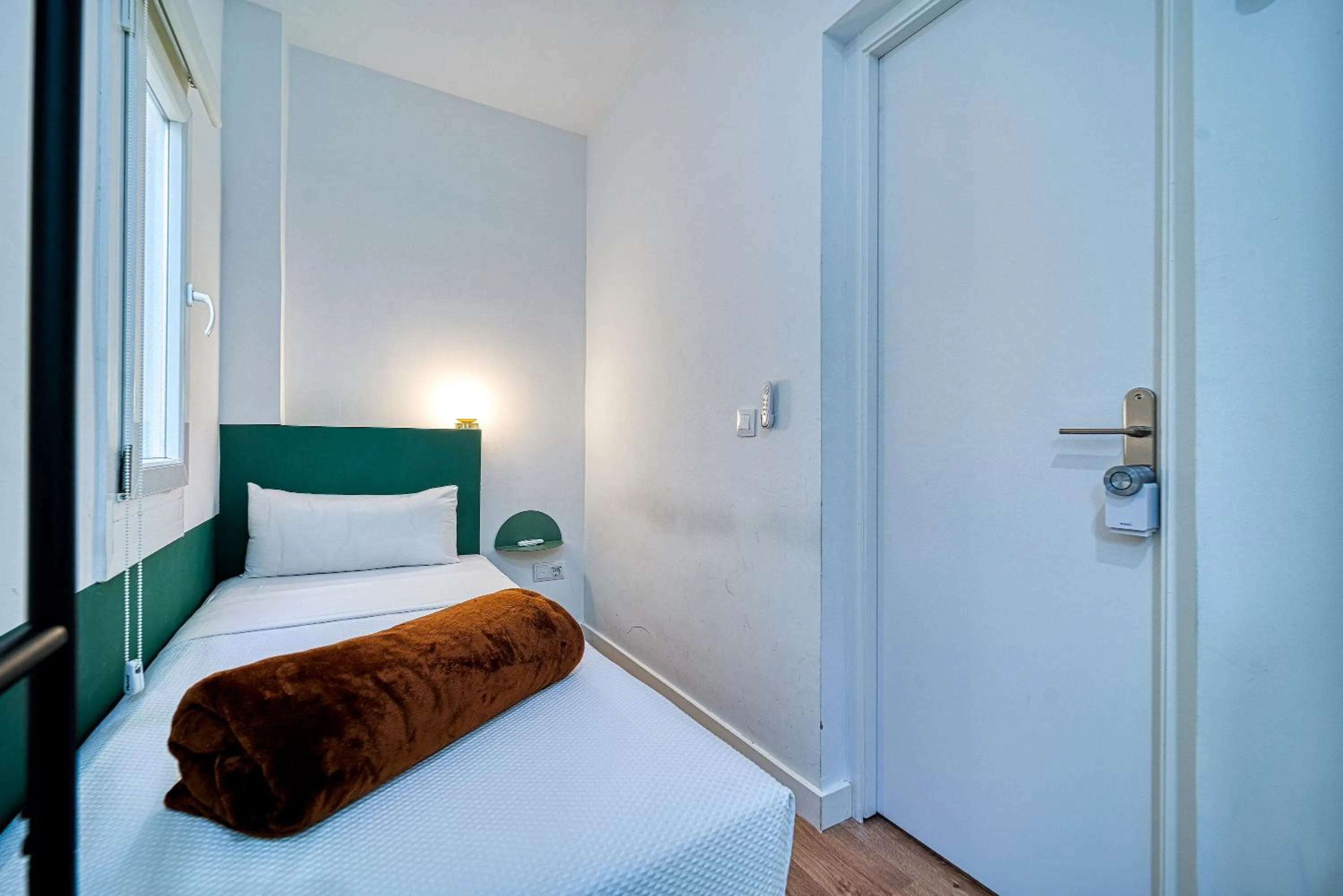 Bed in Negresco Plaza España