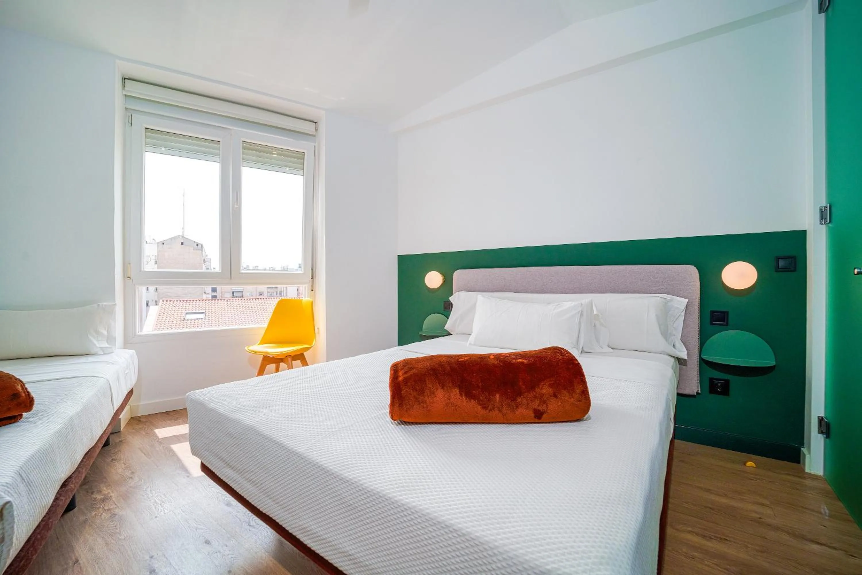 Toilet, Bed in Negresco Plaza España