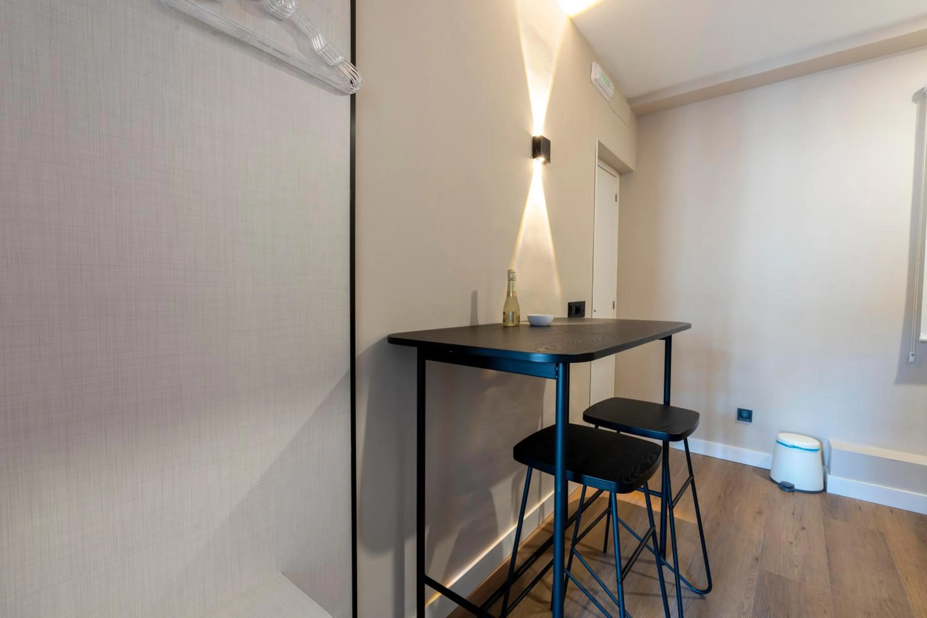 Dining area in Negresco Plaza España