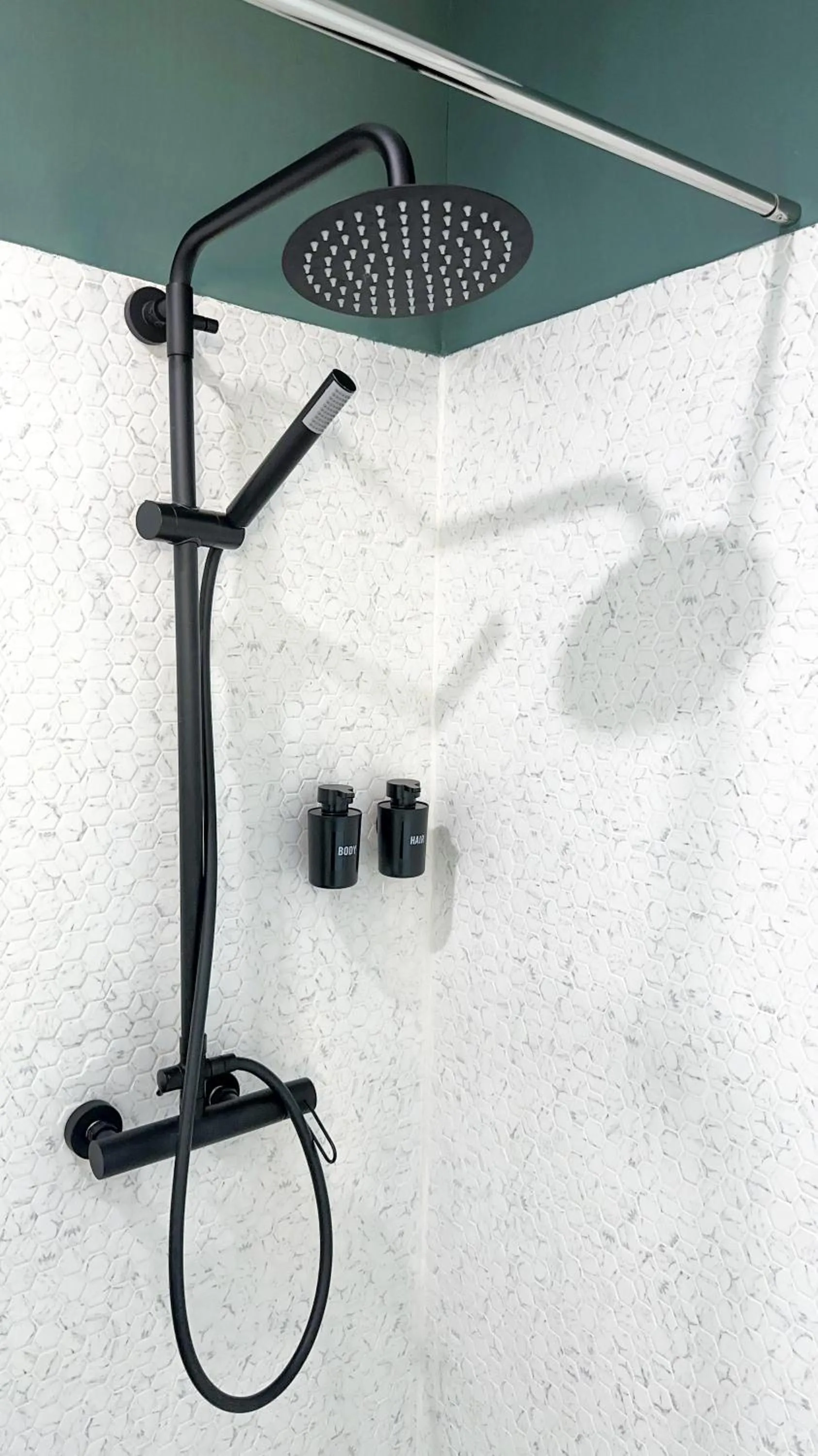 Shower in Negresco Plaza España