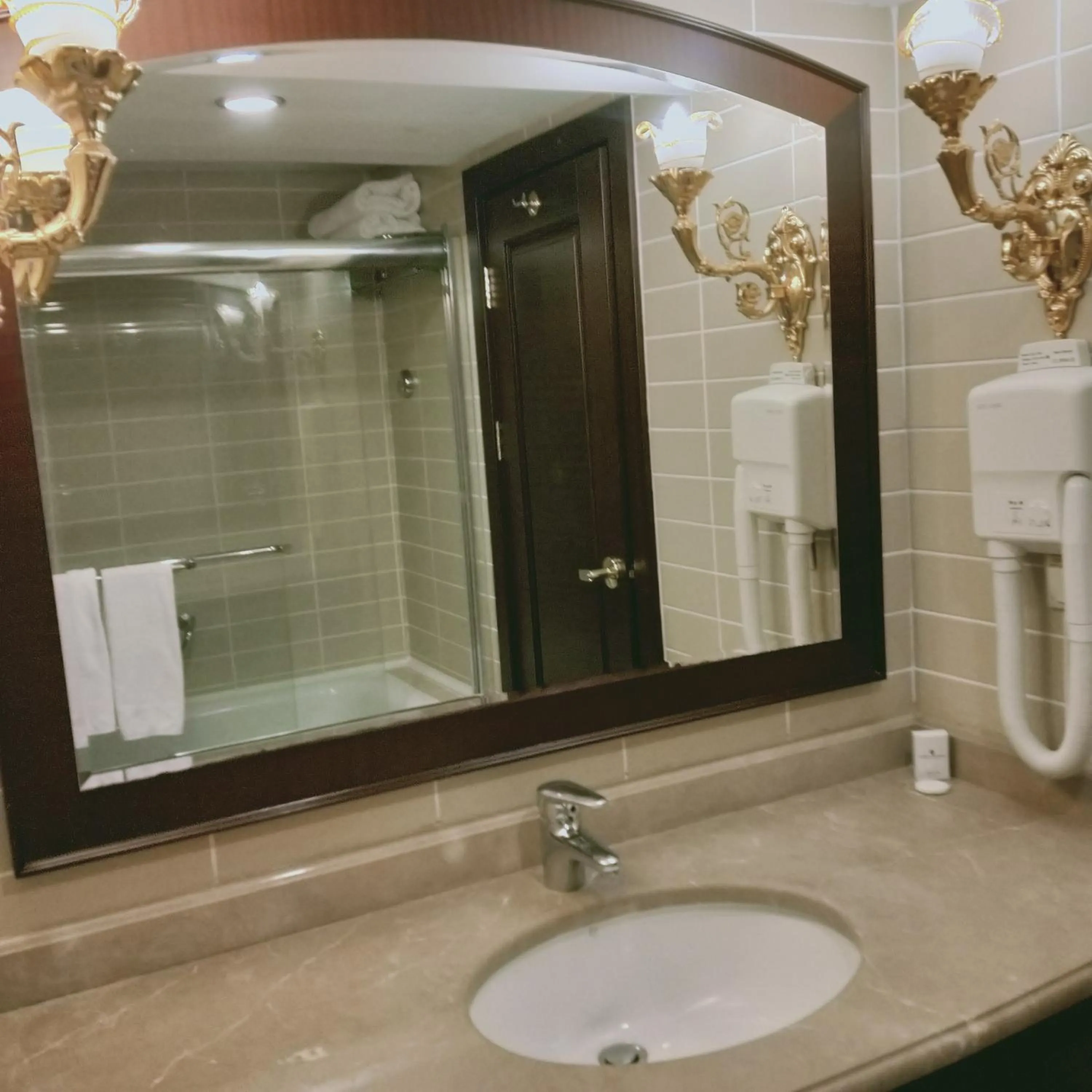 Shower in Latanya Palm & SPA Airport Antalya