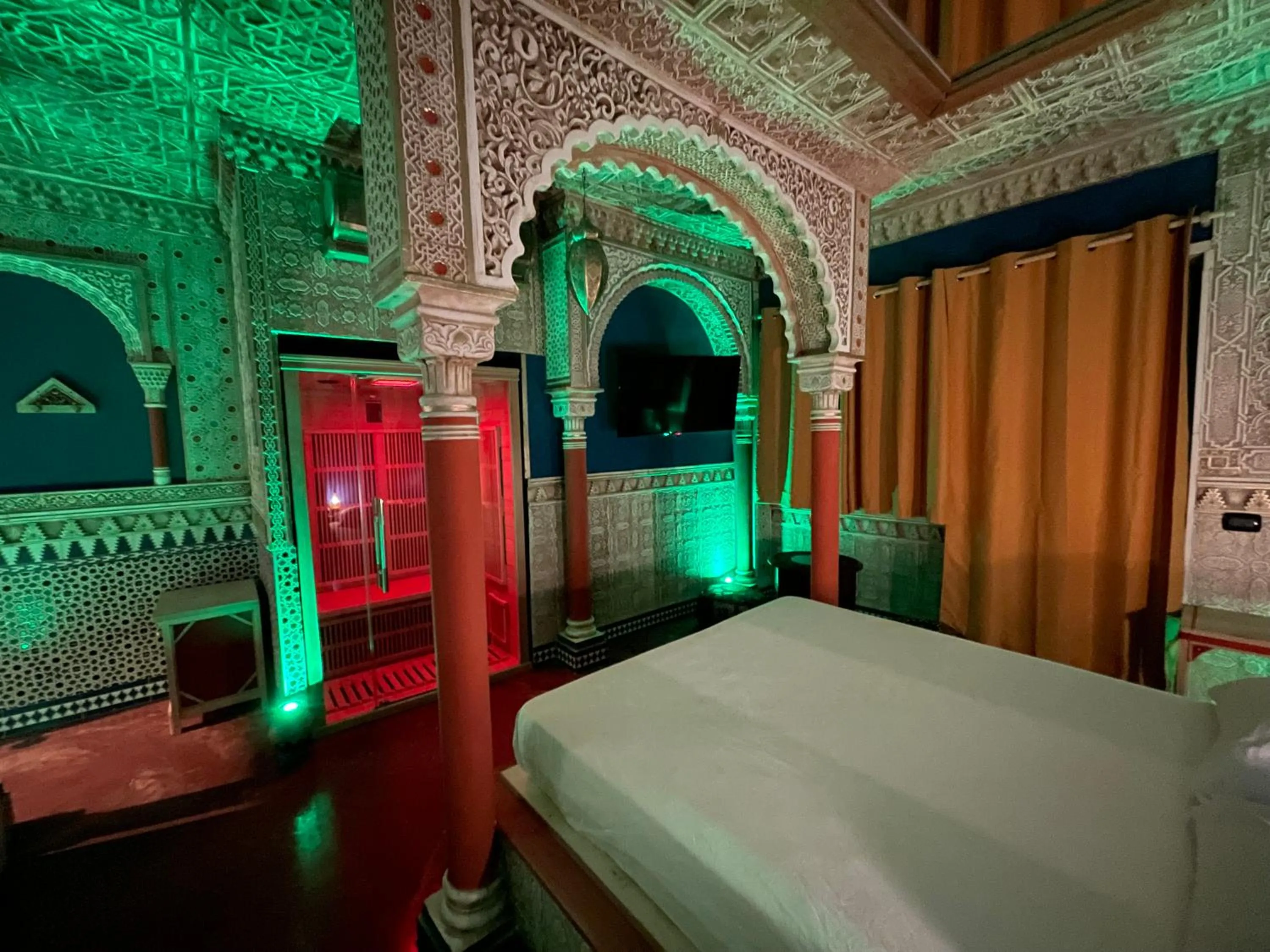 Sauna, Bed in MagicSuite Guest House Roma Vaticano