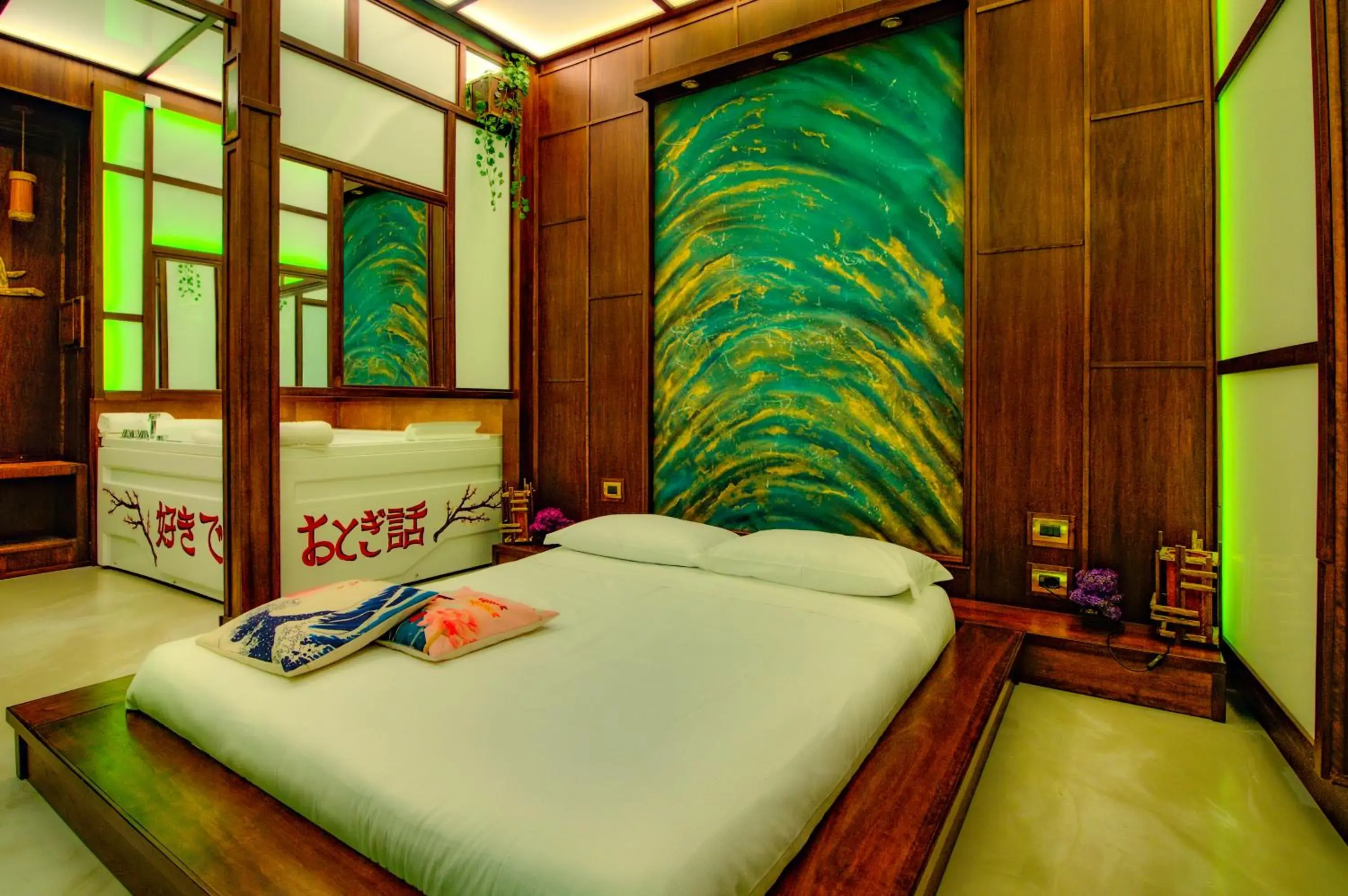 Deluxe Suite with Spa Bath in MagicSuite Guest House Roma Vaticano Deluxe Suite with Spa Bath in MagicSuite Guest House Roma Vaticano