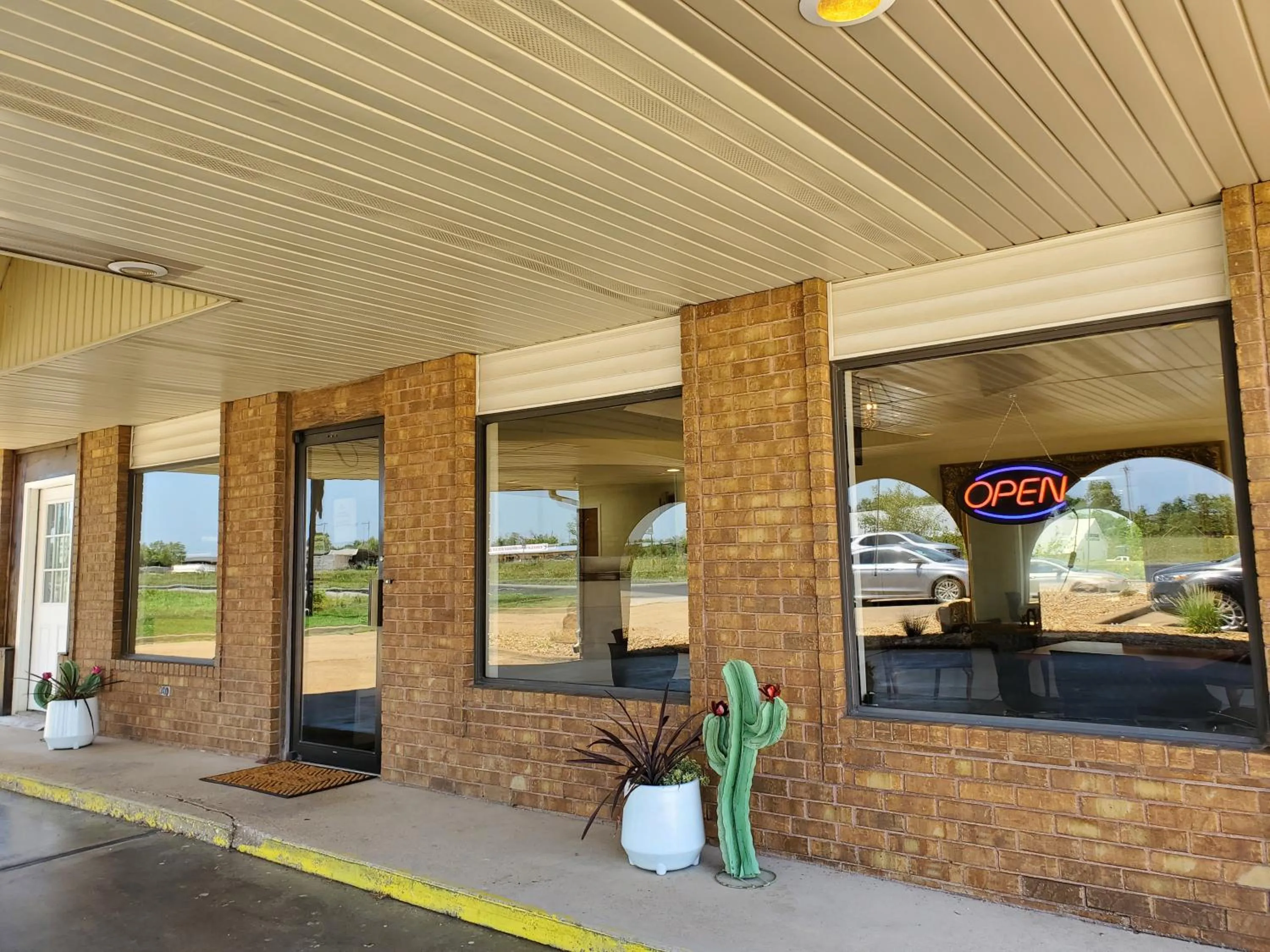 Property building in Cactus Inn and Suites