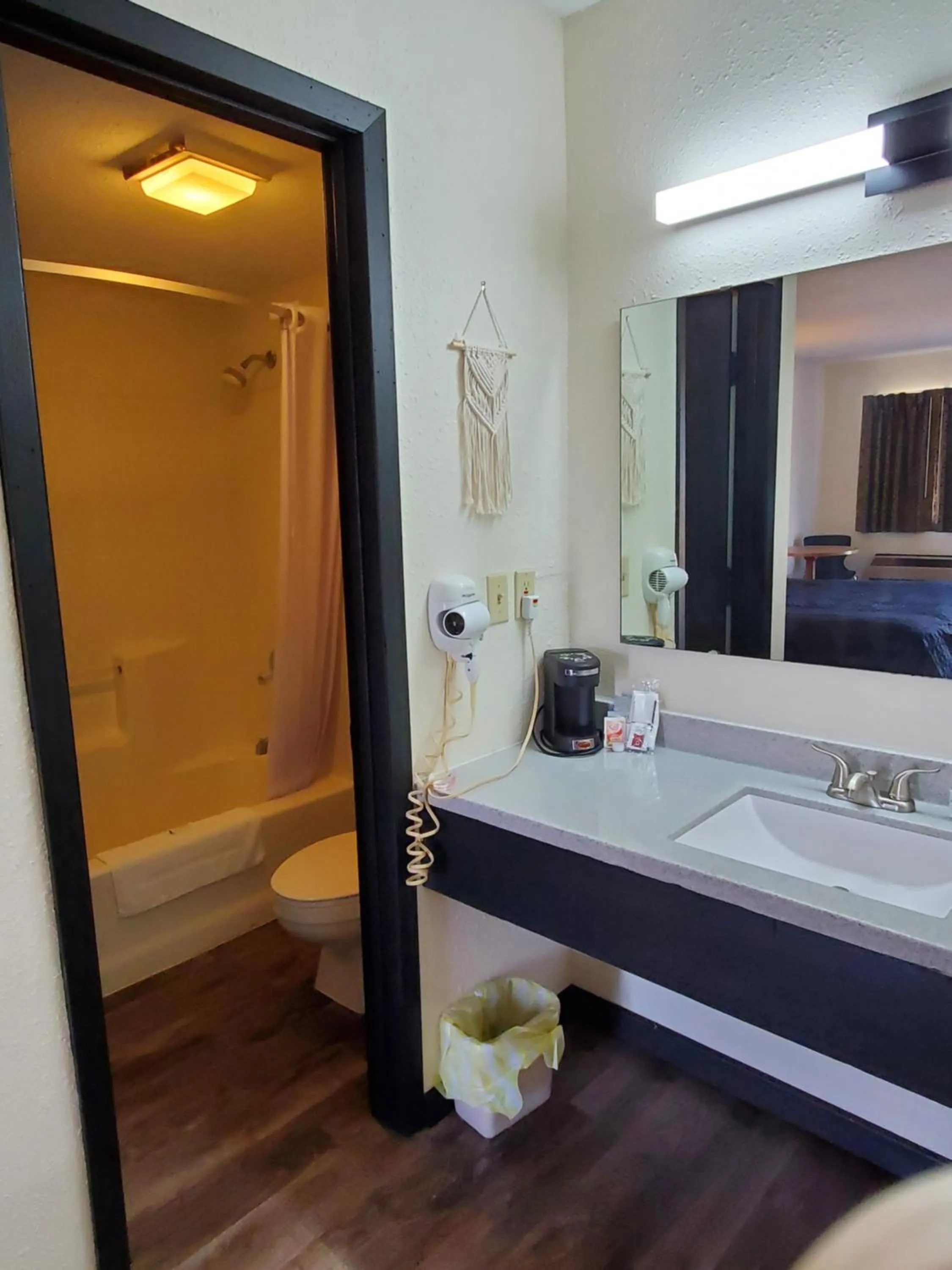 Bathroom in Cactus Inn and Suites