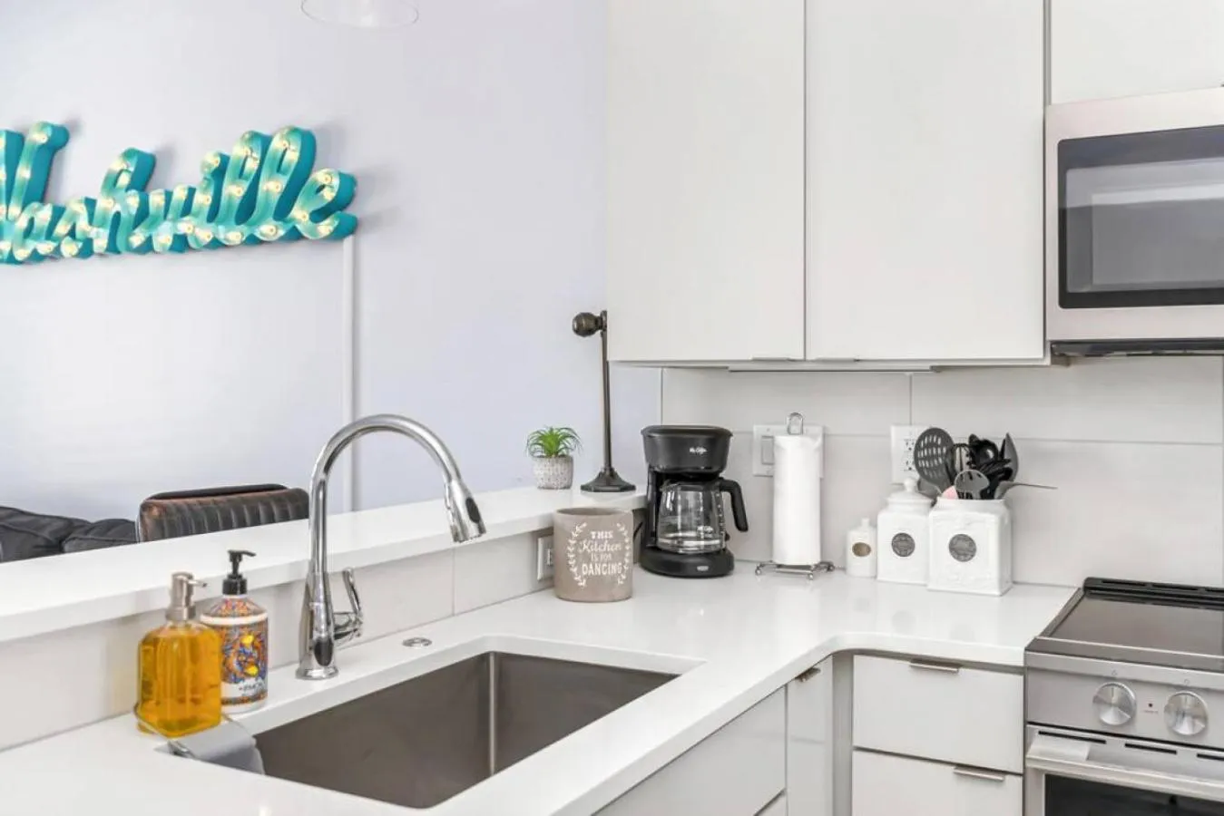 Kitchen or kitchenette in 1st Floor Condo No Steps - 2 miles to Downtown