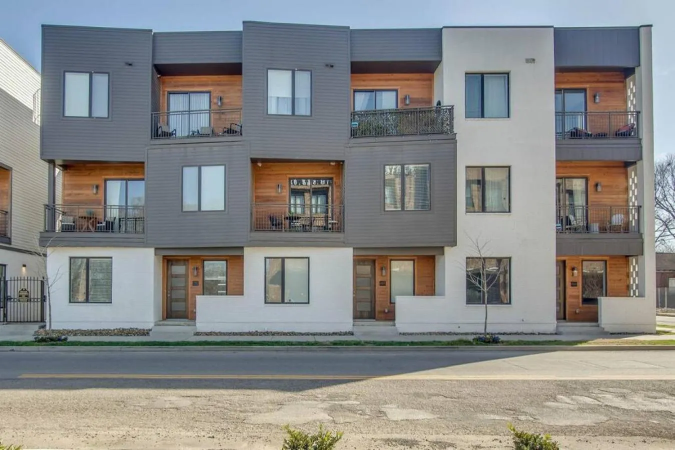 Property building in 1st Floor Condo No Steps - 2 miles to Downtown