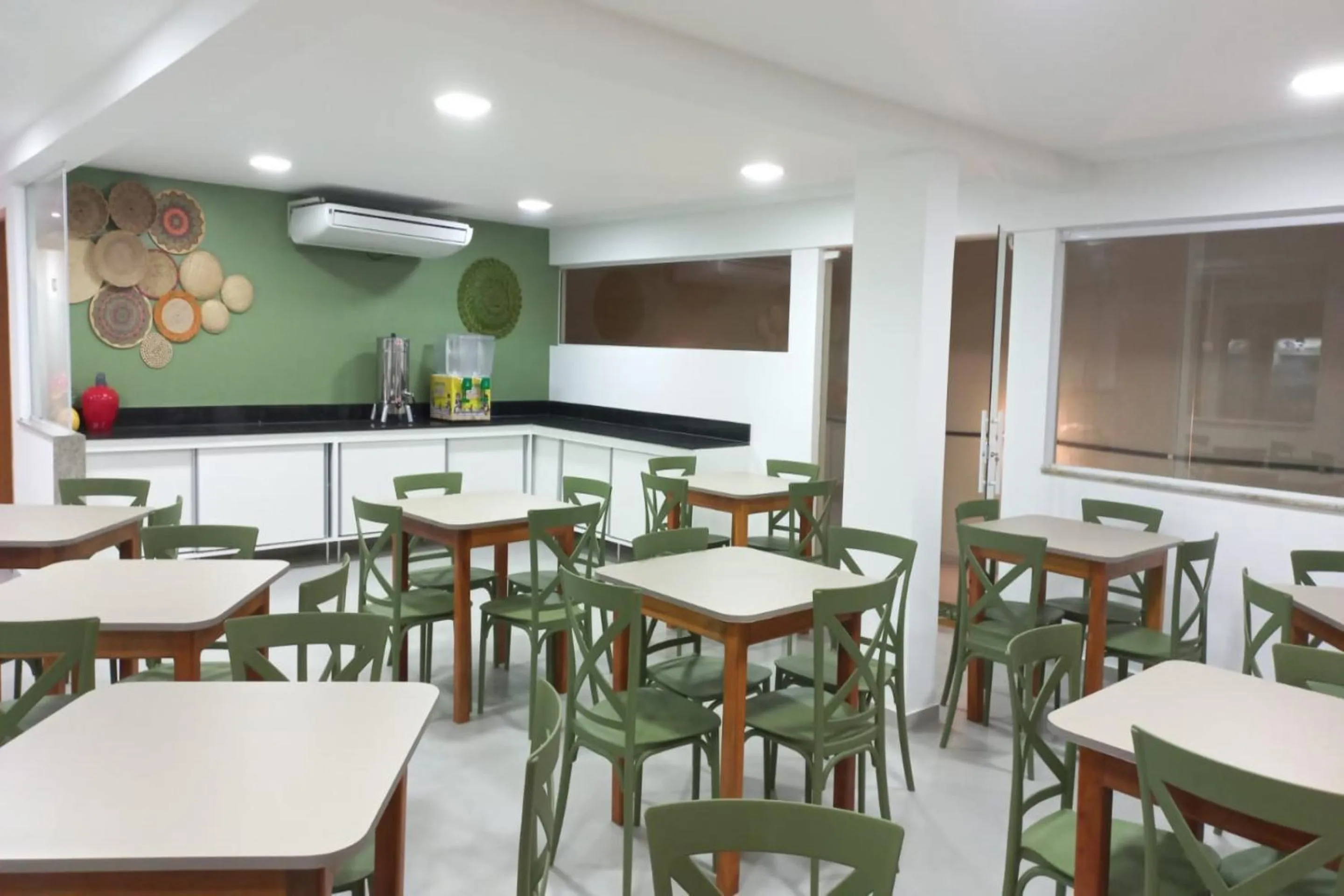 Restaurant/places to eat in Pousada Jardins Tropical