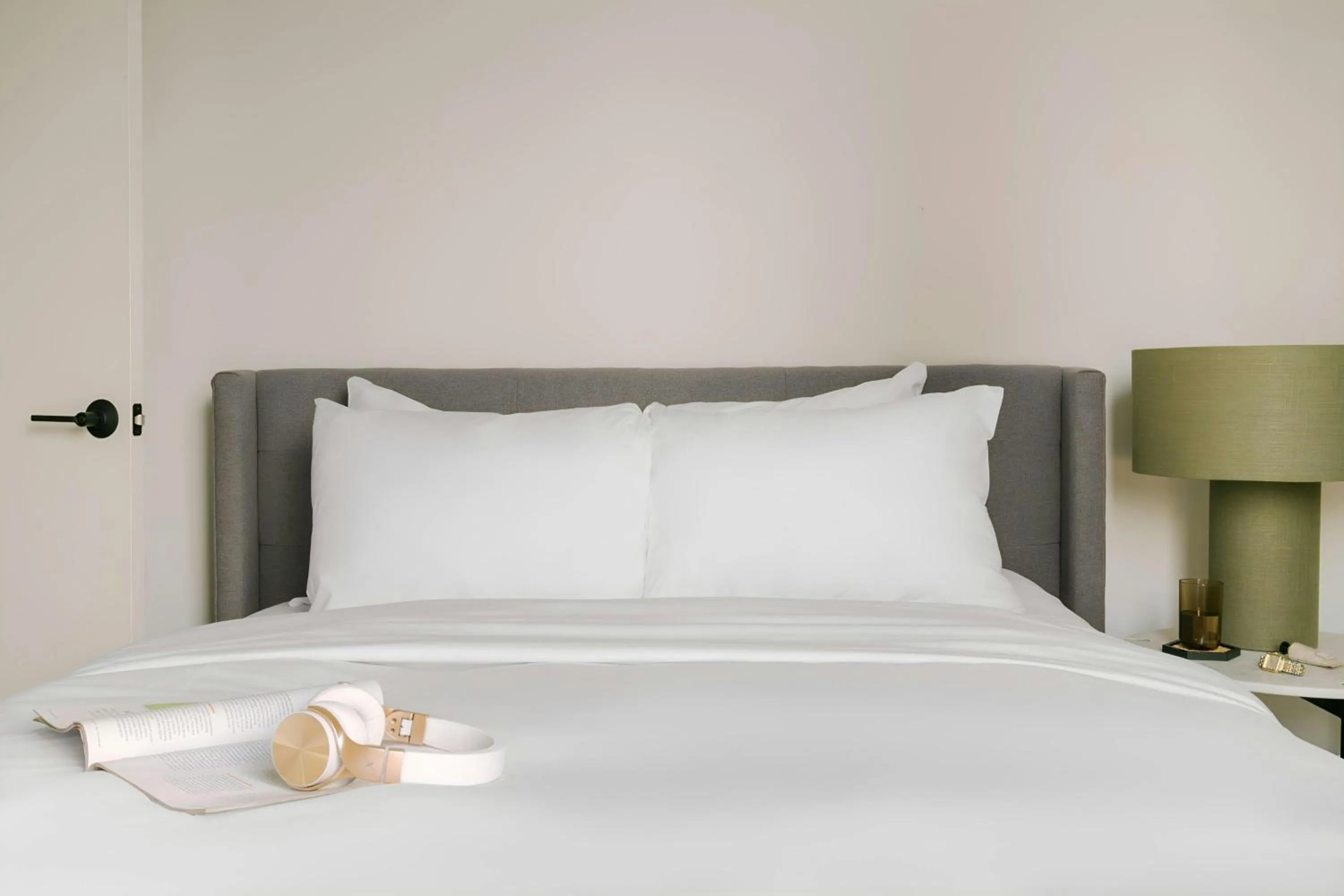 Bedroom, Bed in Sonder by Marriott Bonvoy The Opal Apartments River North