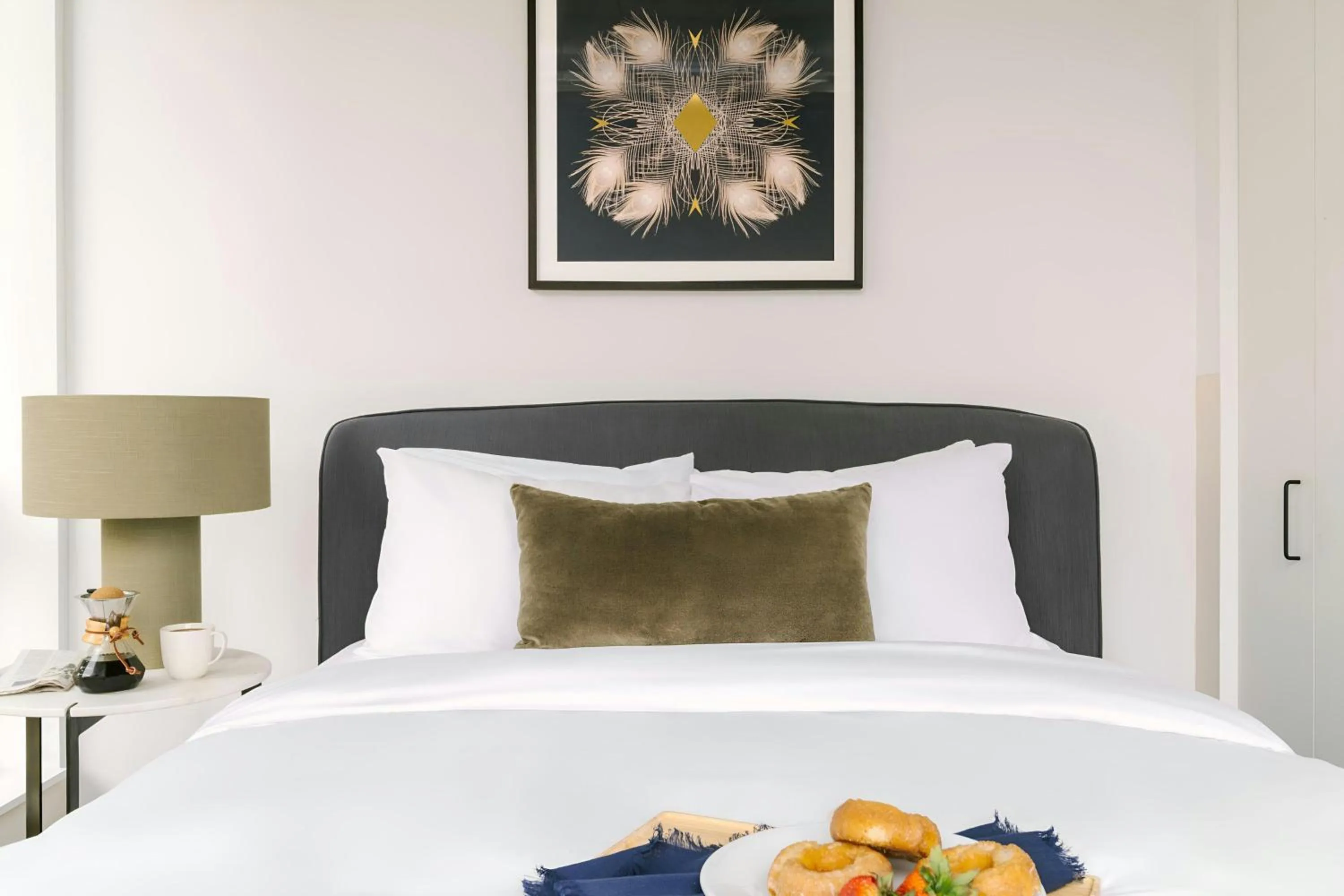 Bedroom, Bed in Sonder by Marriott Bonvoy The Opal Apartments River North