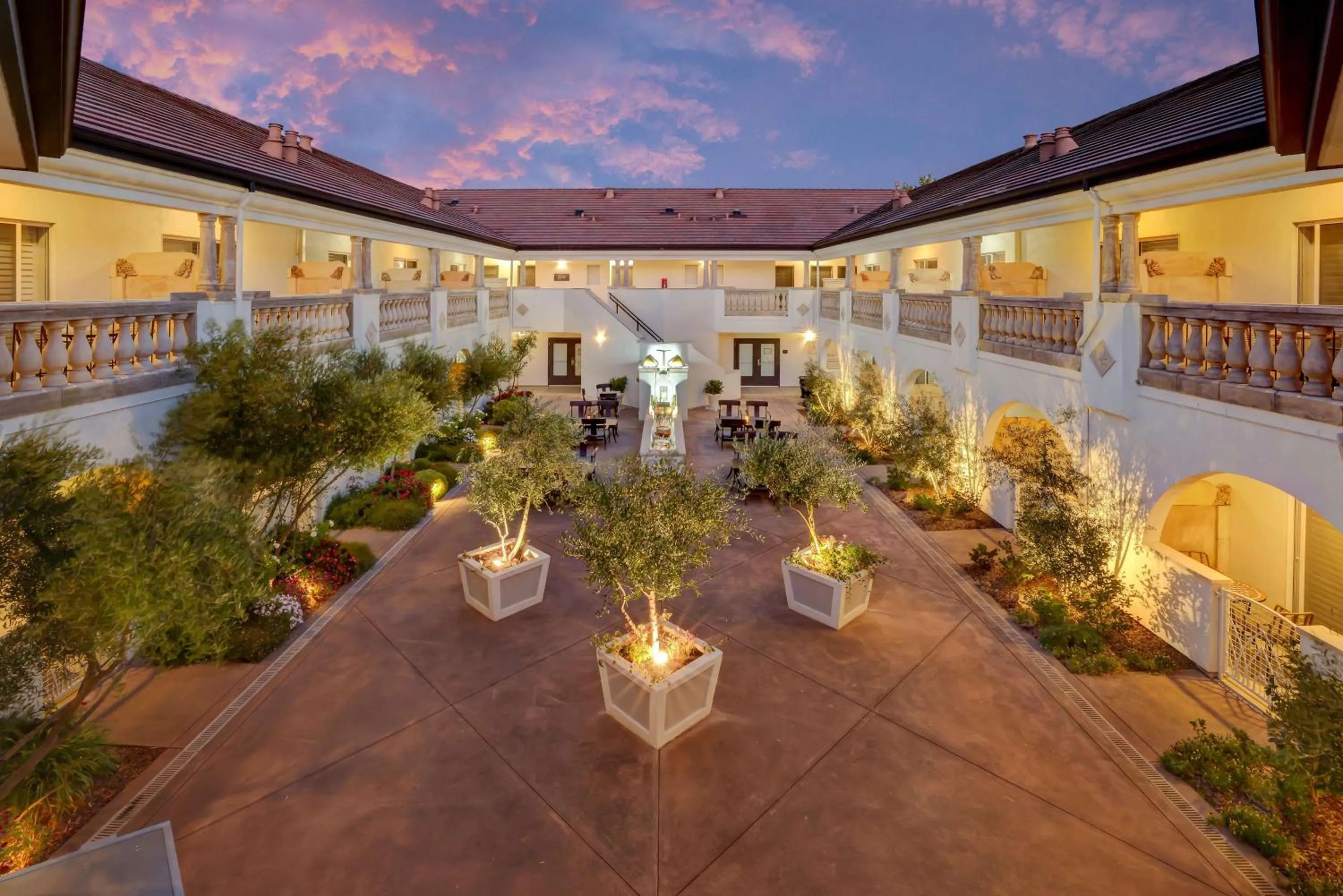 Inner courtyard view in The Lodge at Healdsburg, Tapestry Collection by Hilton