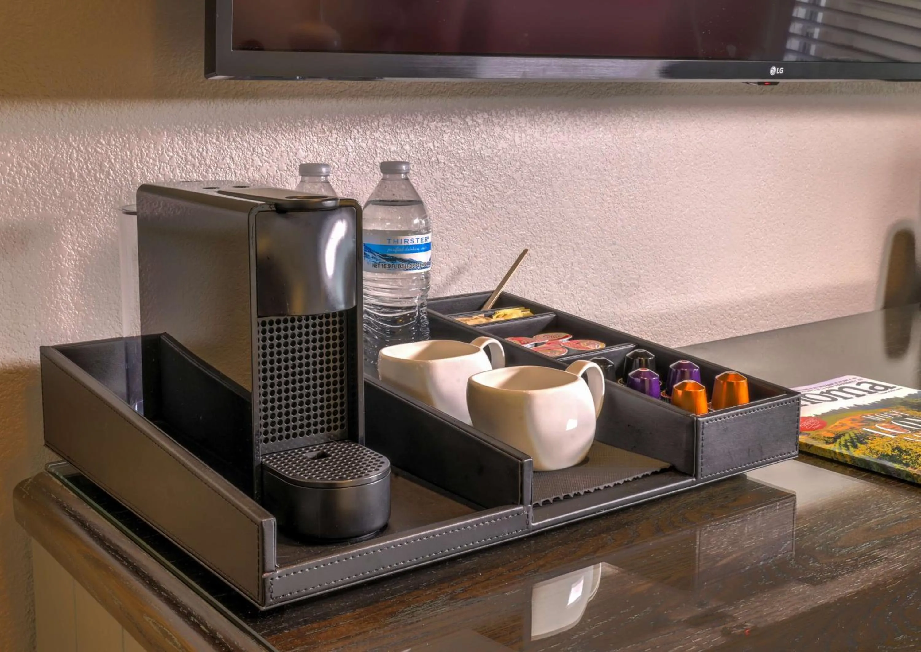 Photo of the whole room in The Lodge at Healdsburg, Tapestry Collection by Hilton