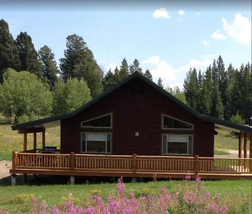 Property building in Fox Den Lodge