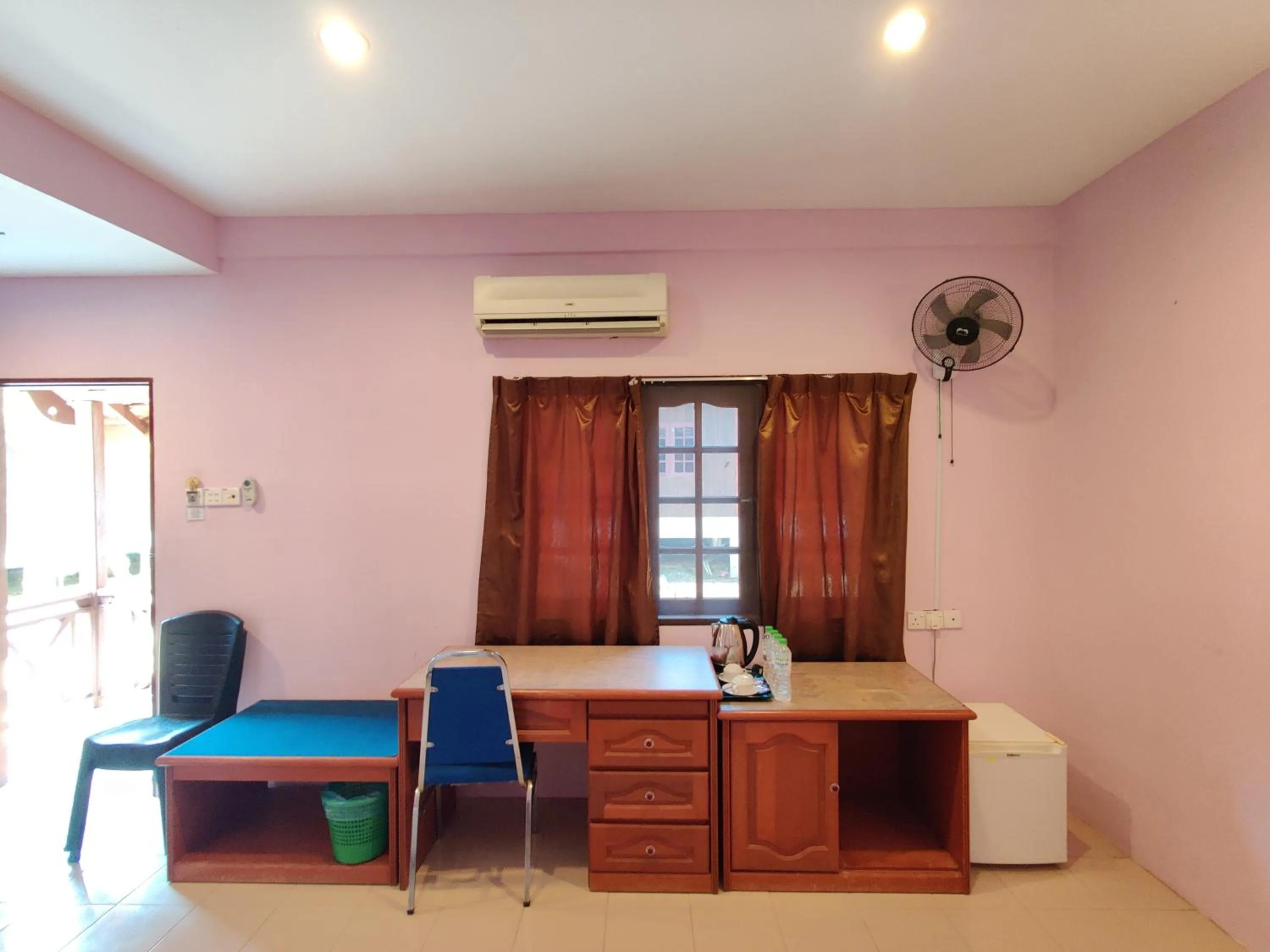 hair dresser in Tekoma Resort Taman Negara