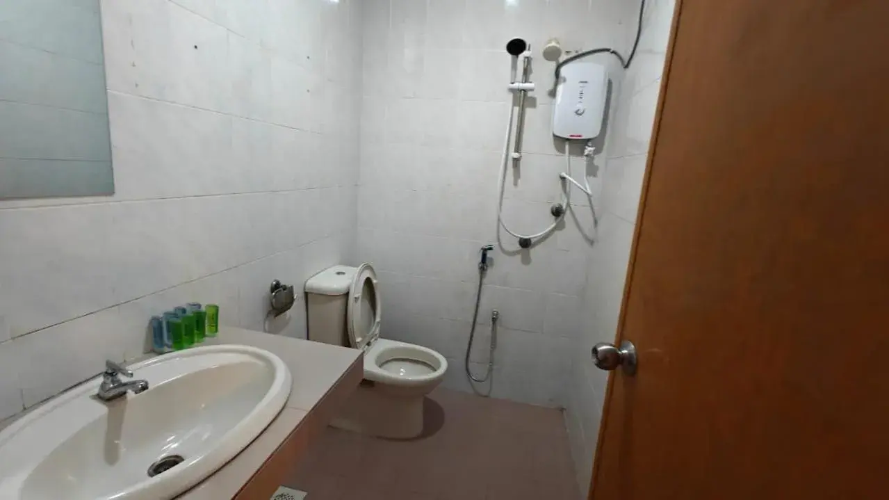 Twin Room (Below Reception) in Tekoma Resort Taman Negara Twin Room (Below Reception) in Tekoma Resort Taman Negara