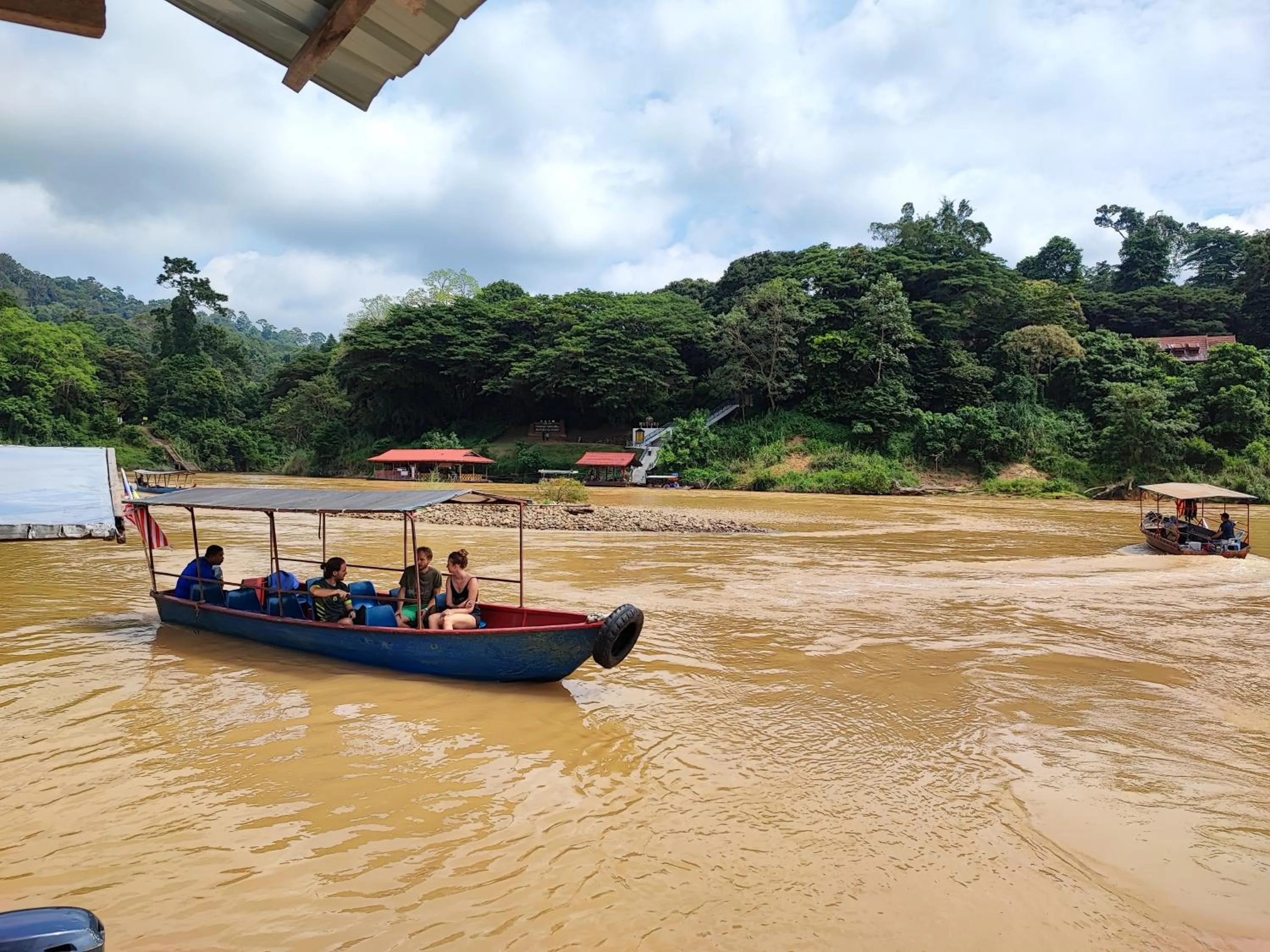 People in Tekoma Resort Taman Negara
