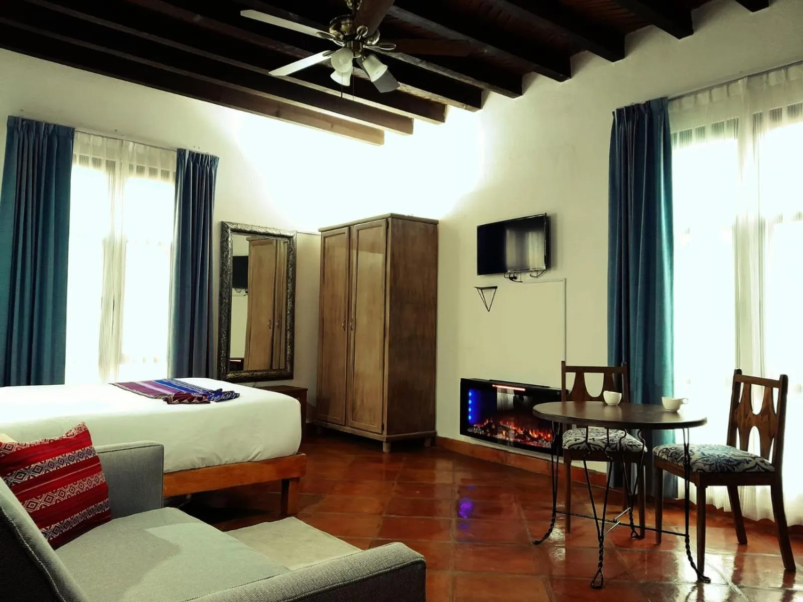 Communal lounge/ TV room, Bed in Hotel La Lejona