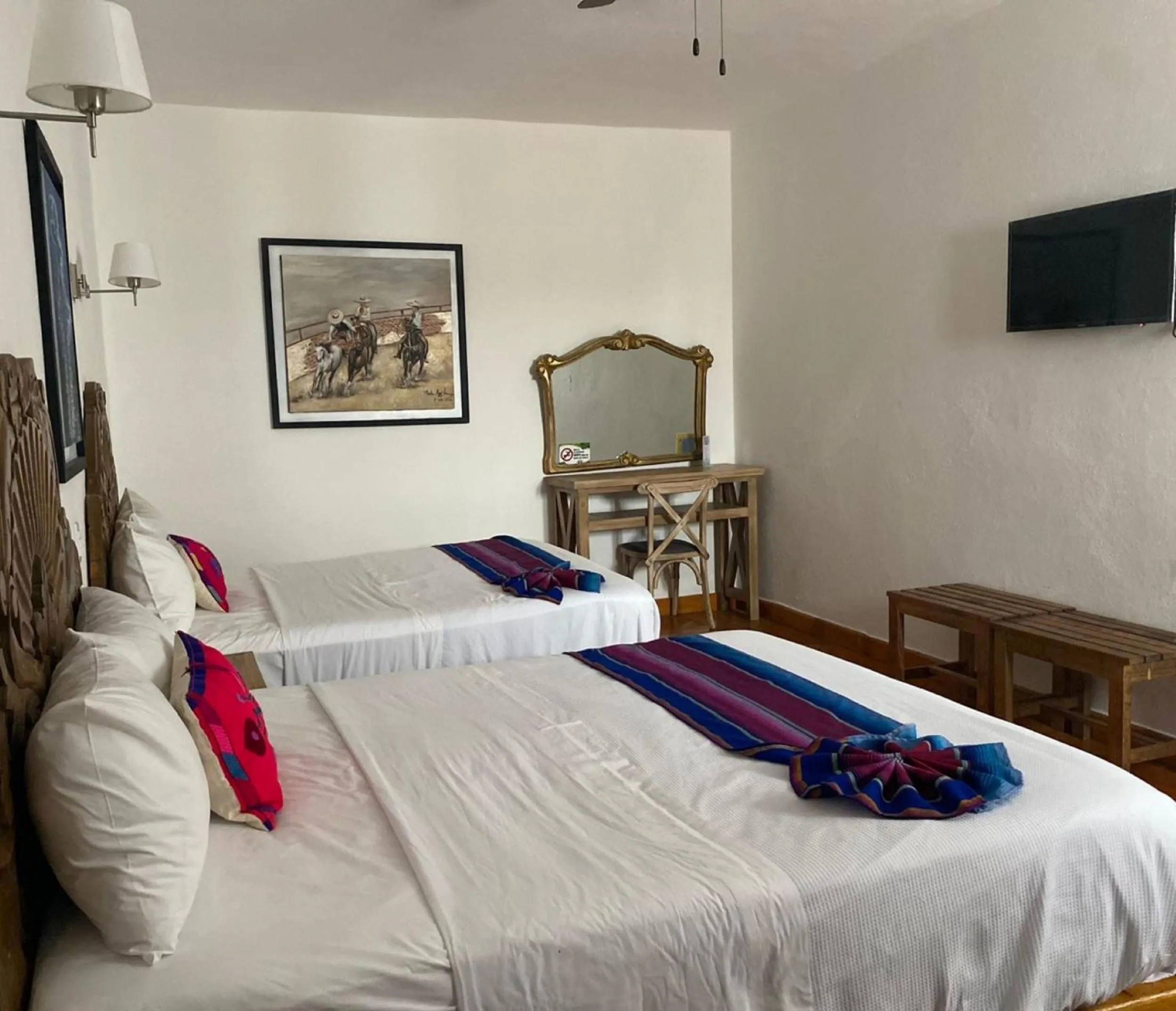 TV and multimedia, Bed in Hotel La Lejona