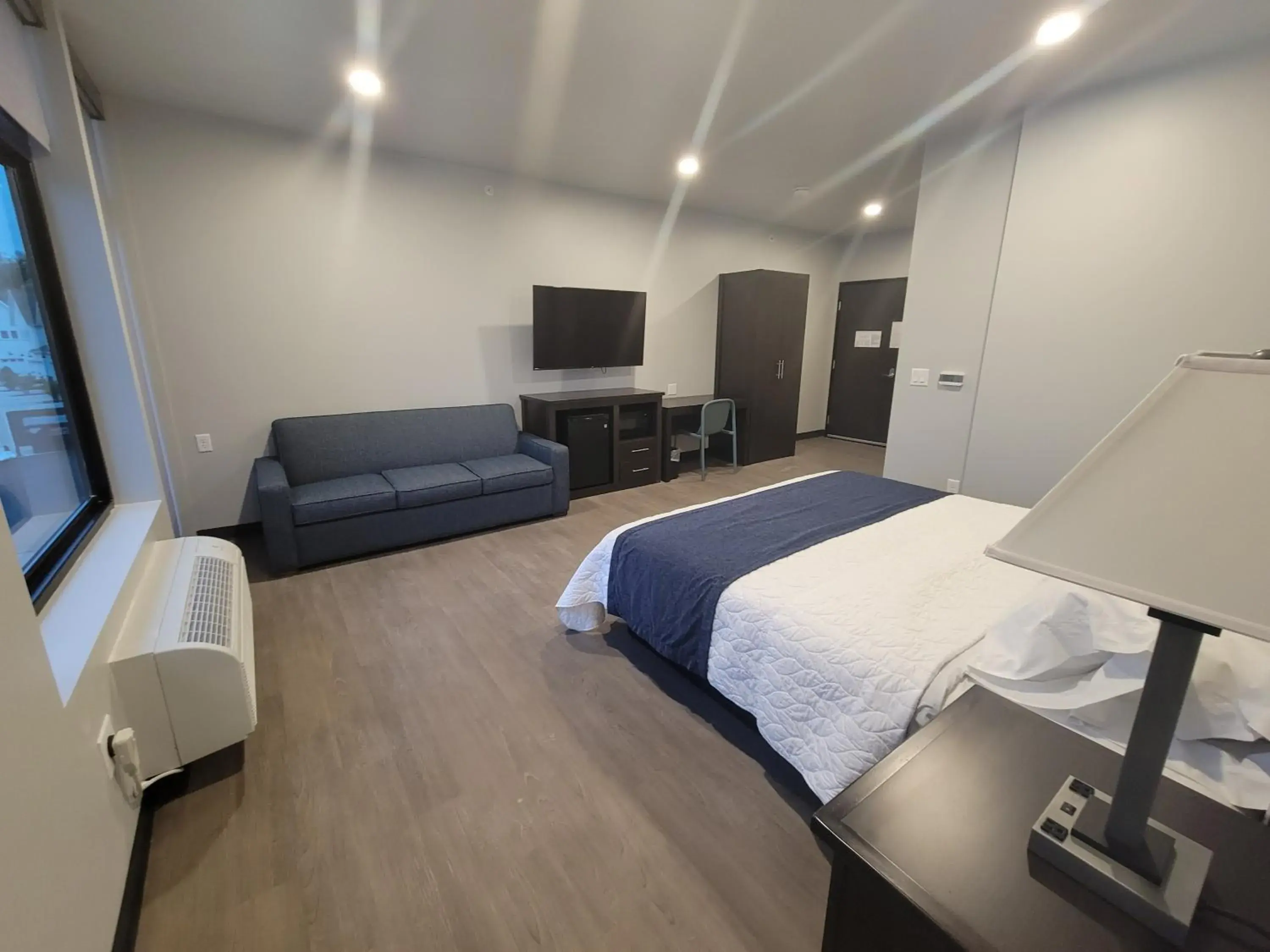 King Room - Disability Access in Watershed Hotel King Room - Disability Access in Watershed Hotel