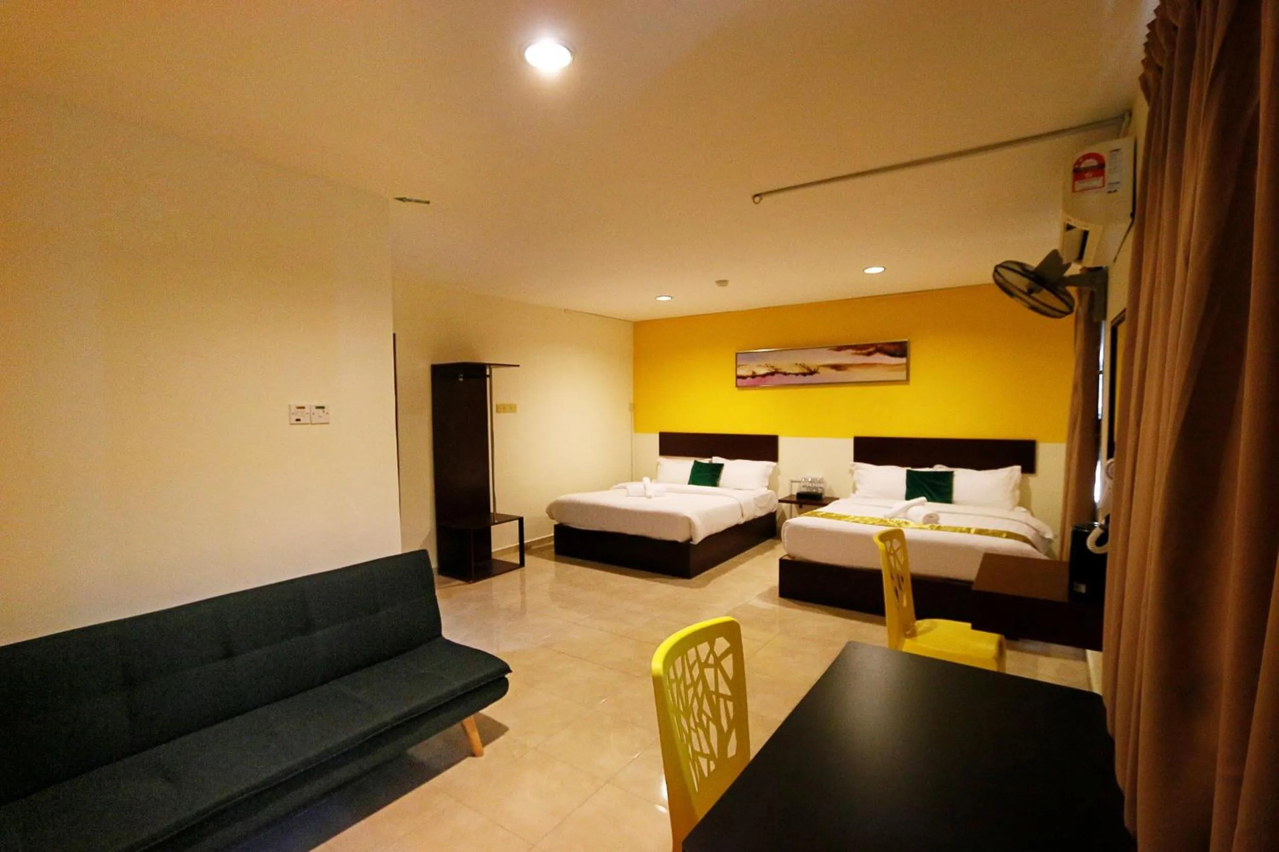 Photo of the whole room, Bed in Golden Roof Hotel Falim Ipoh