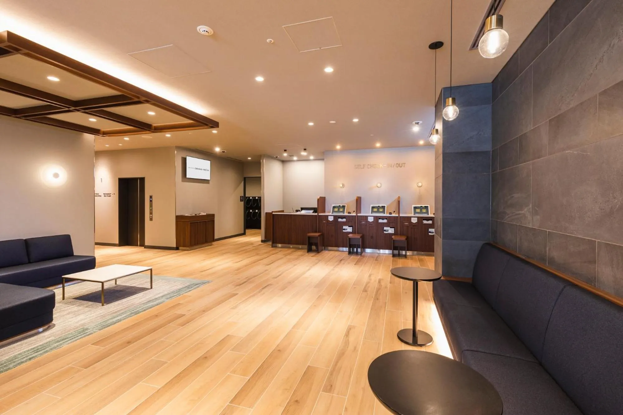 Seating area in Sotetsu Grand Fresa Kumamoto