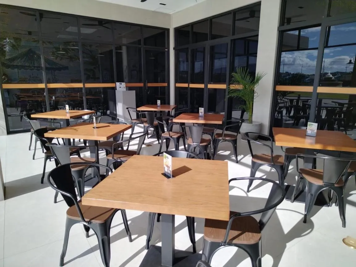 Restaurant/places to eat in Acro Residences