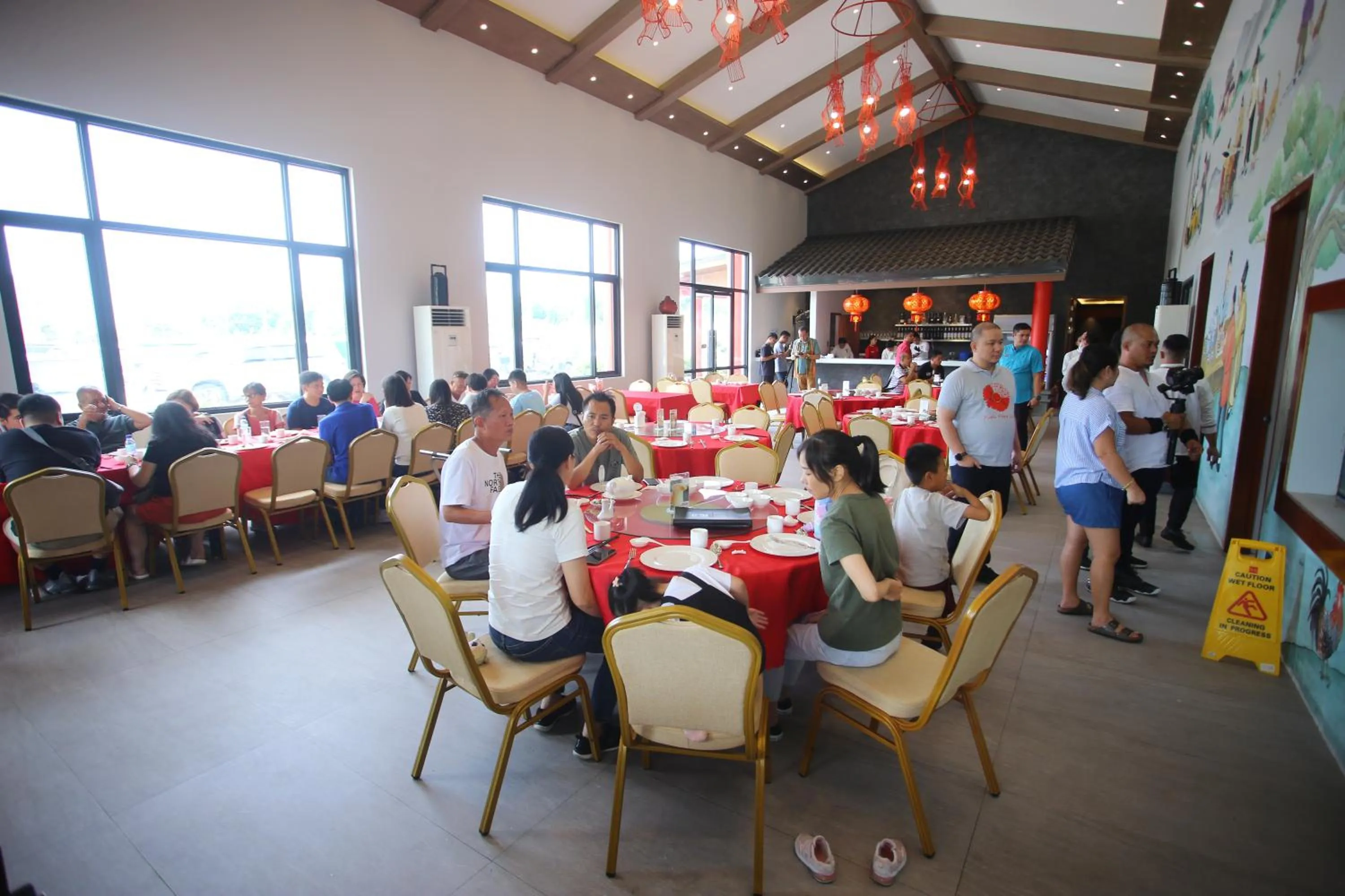 Restaurant/places to eat in Acro Residences