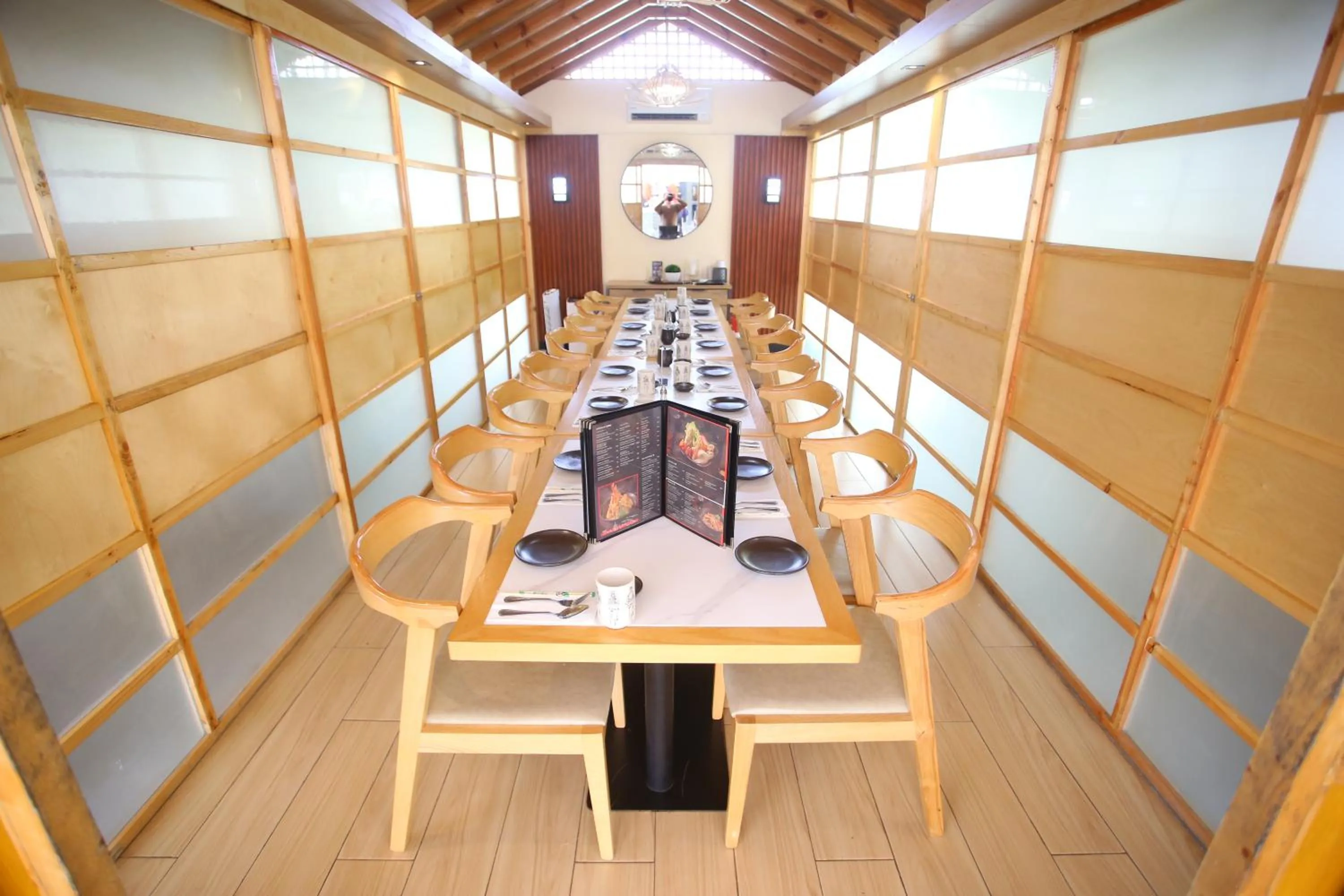 Restaurant/places to eat in Acro Residences