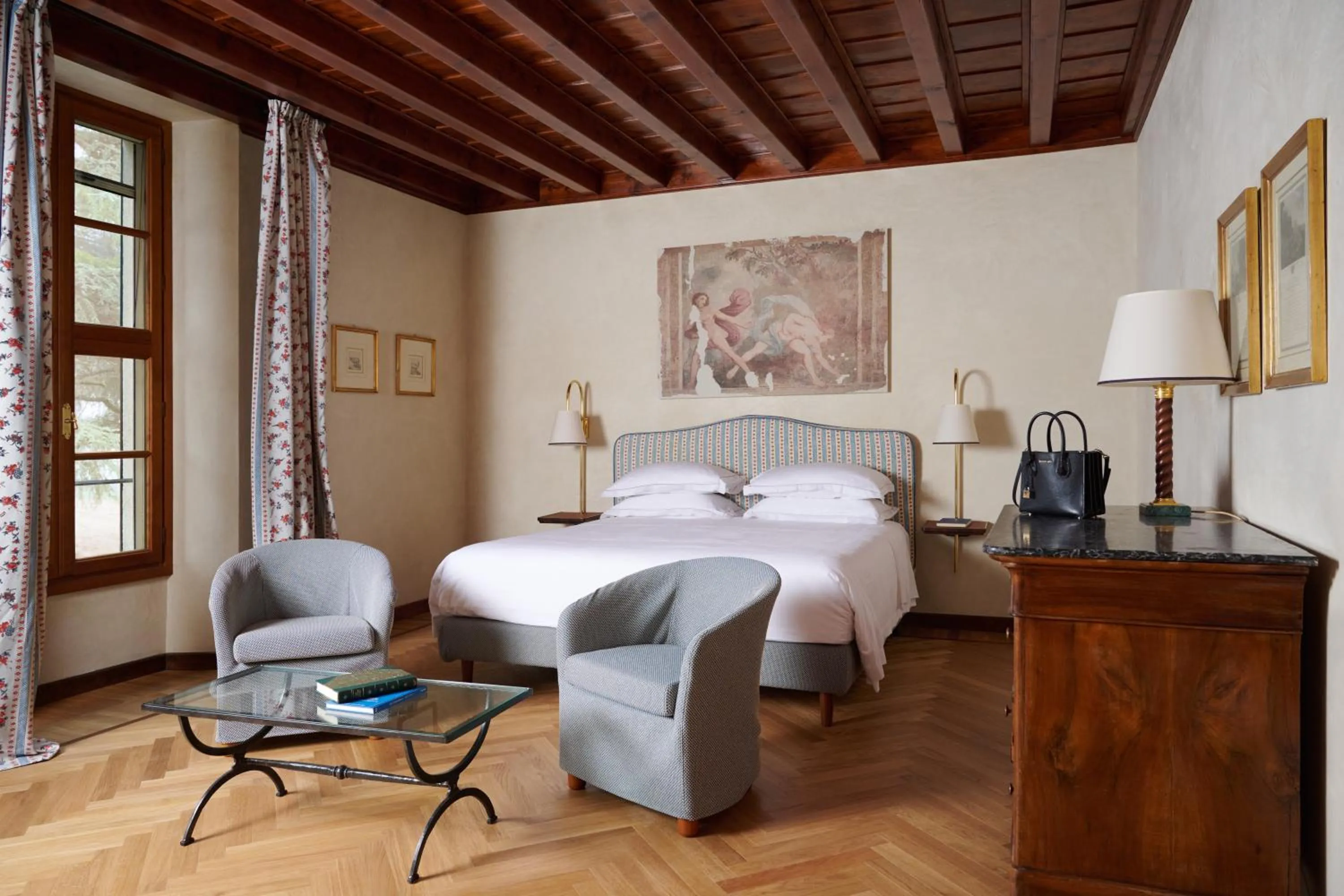 Bedroom, Bed in QC Grand Hotel Villa Arzaga Garda Spa & Golf