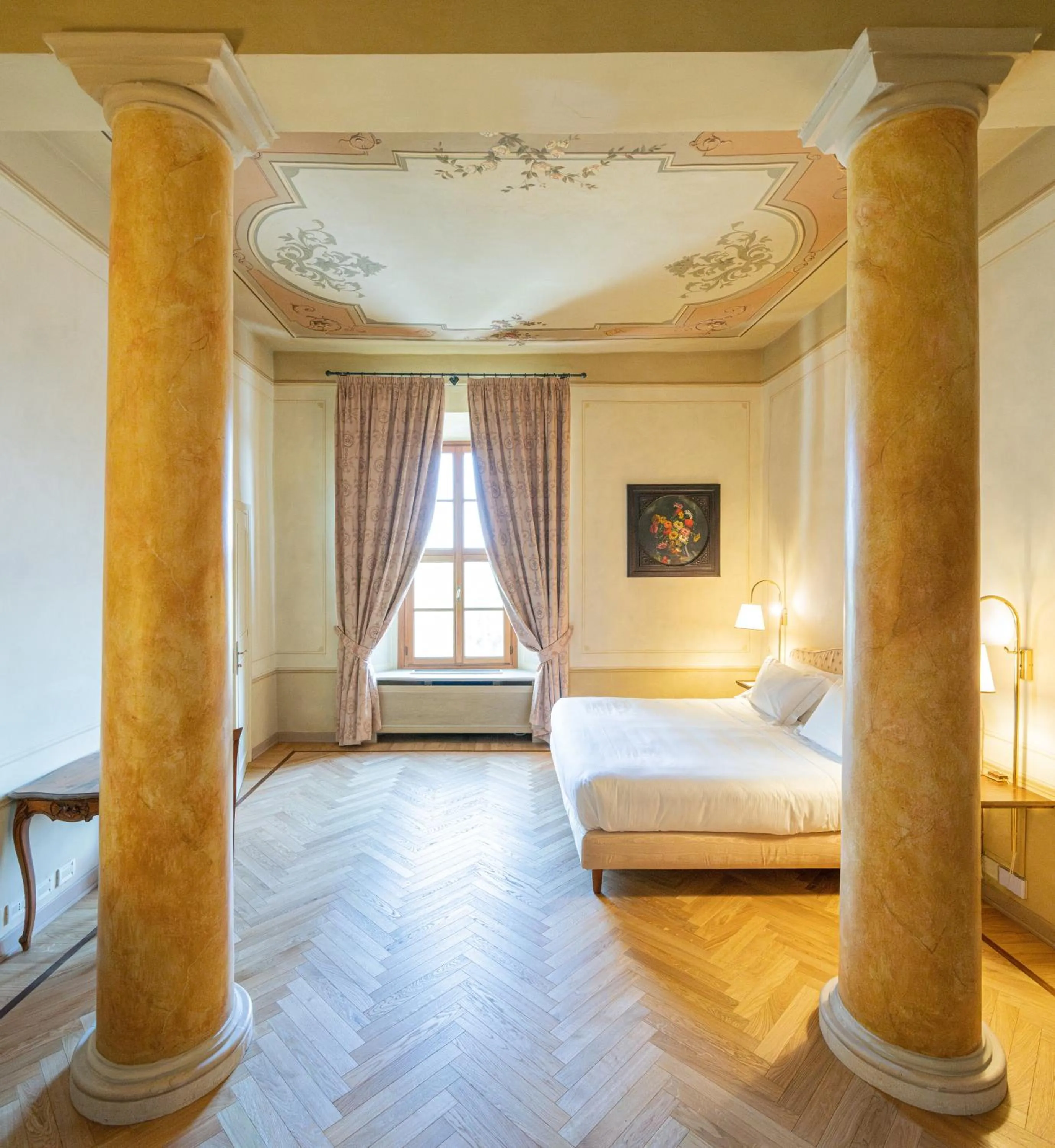 Bedroom, Bed in QC Grand Hotel Villa Arzaga Garda Spa & Golf