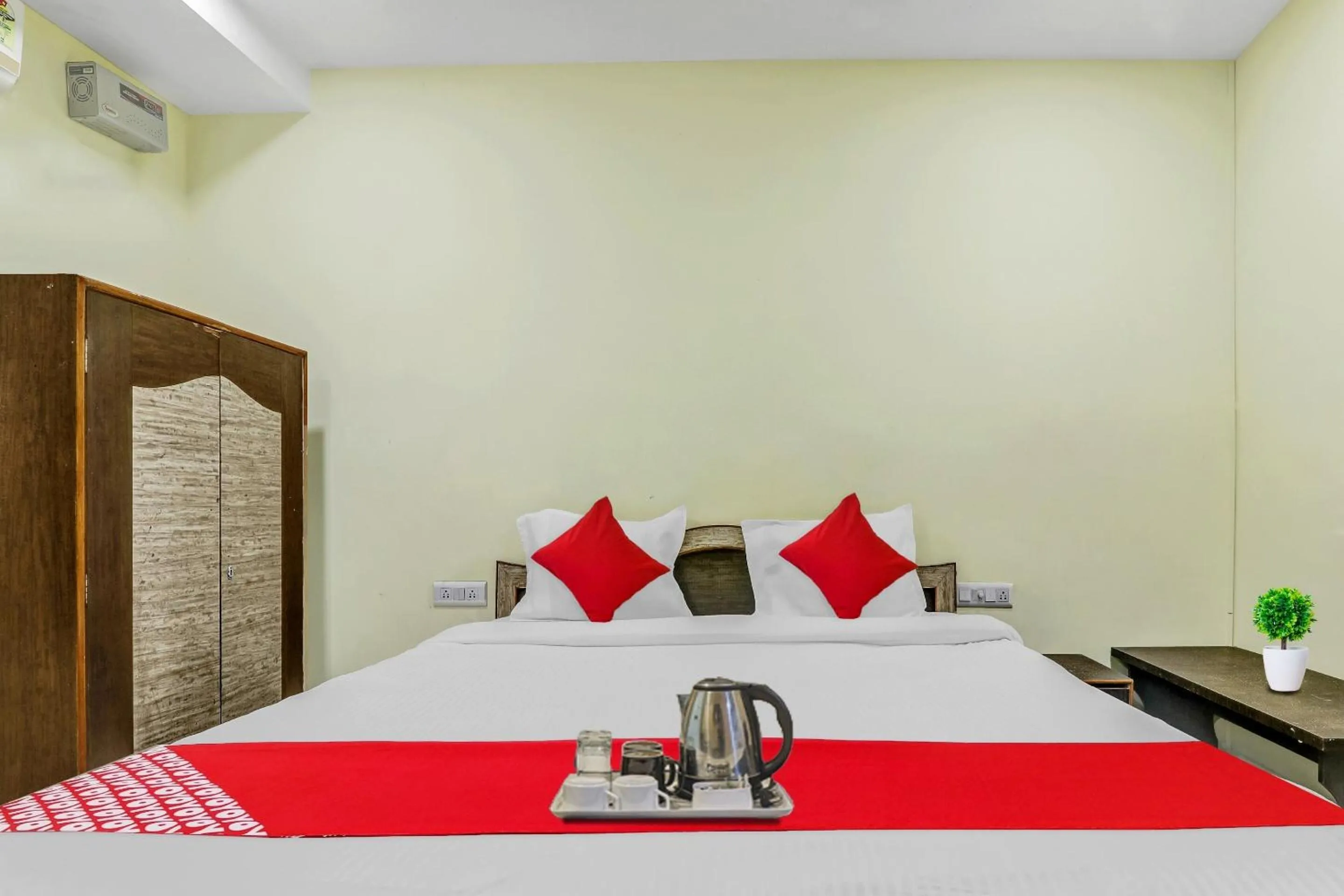 Bedroom, Bed in Hotel O Govind Guest House