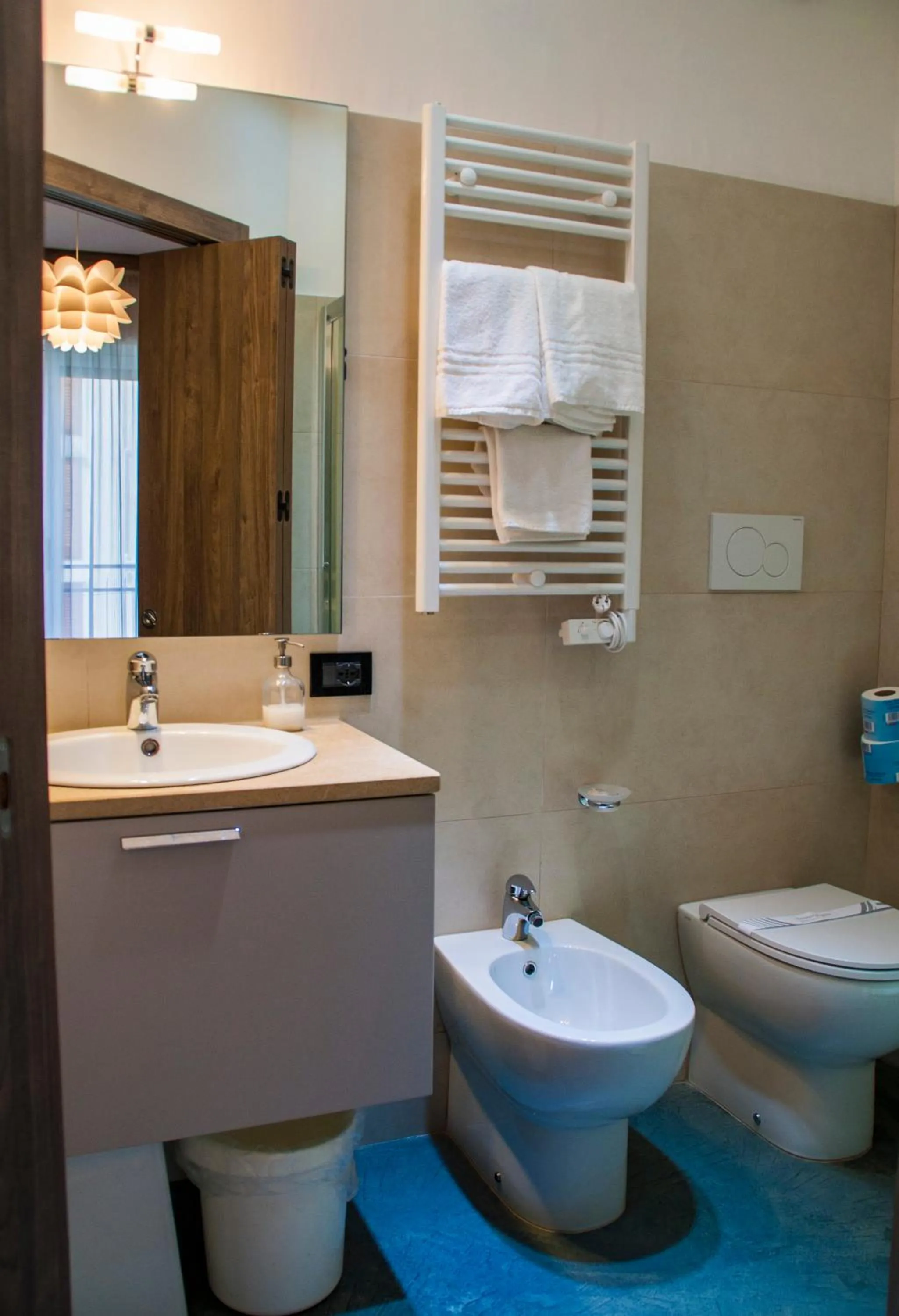 Shower in Hotel Regina