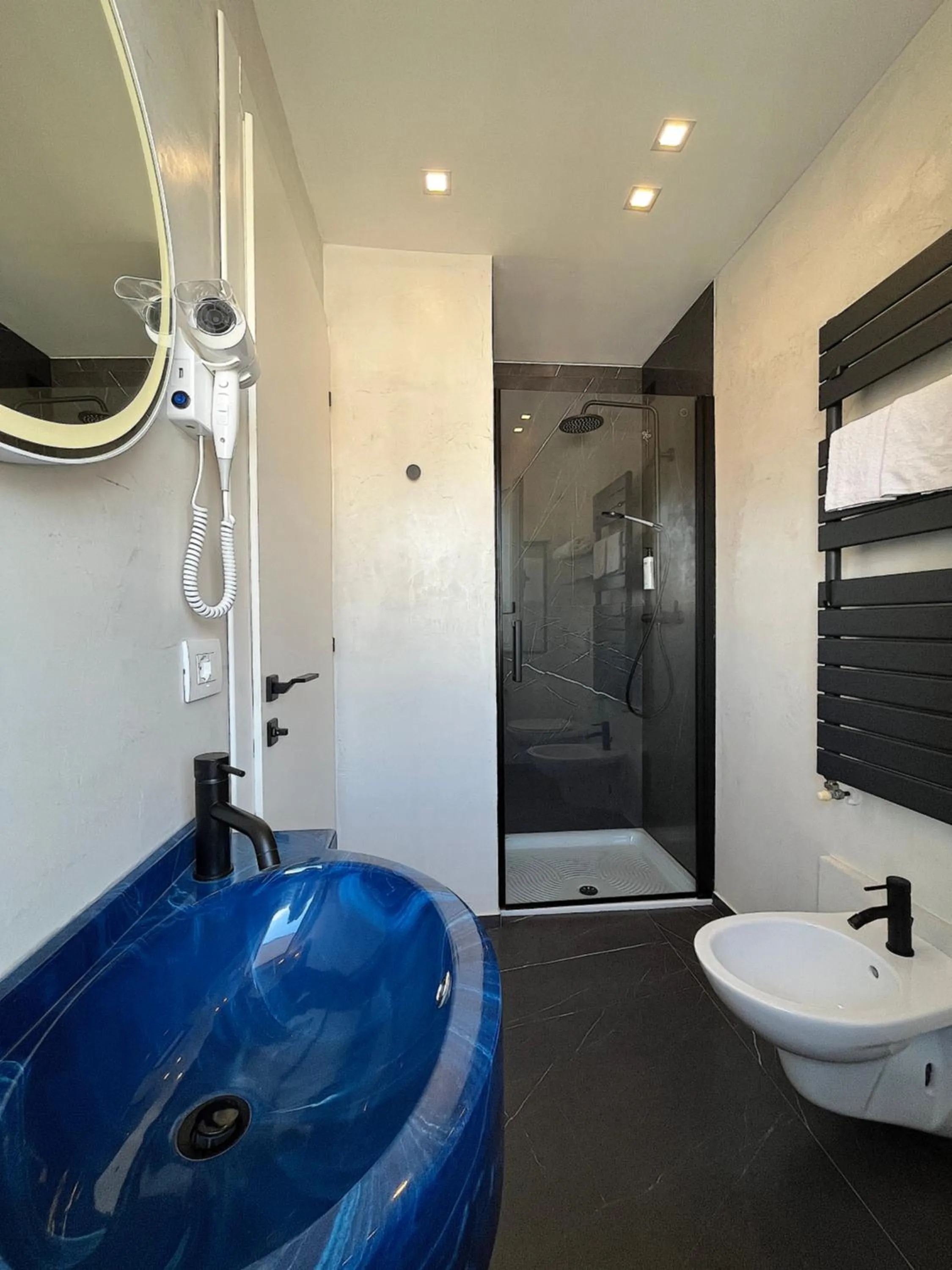 Shower in Hotel Regina