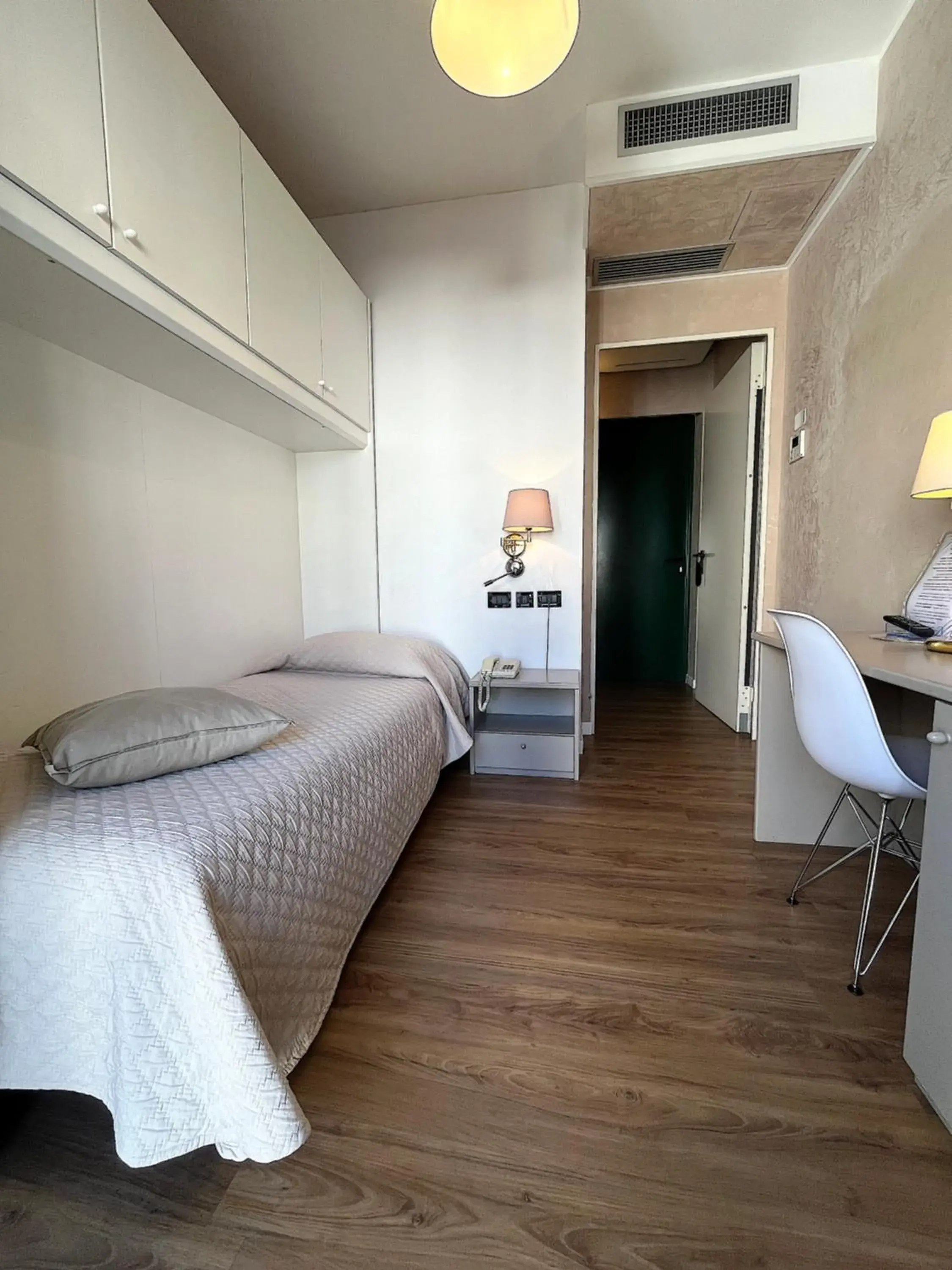 Single Room in Hotel Regina Single Room in Hotel Regina