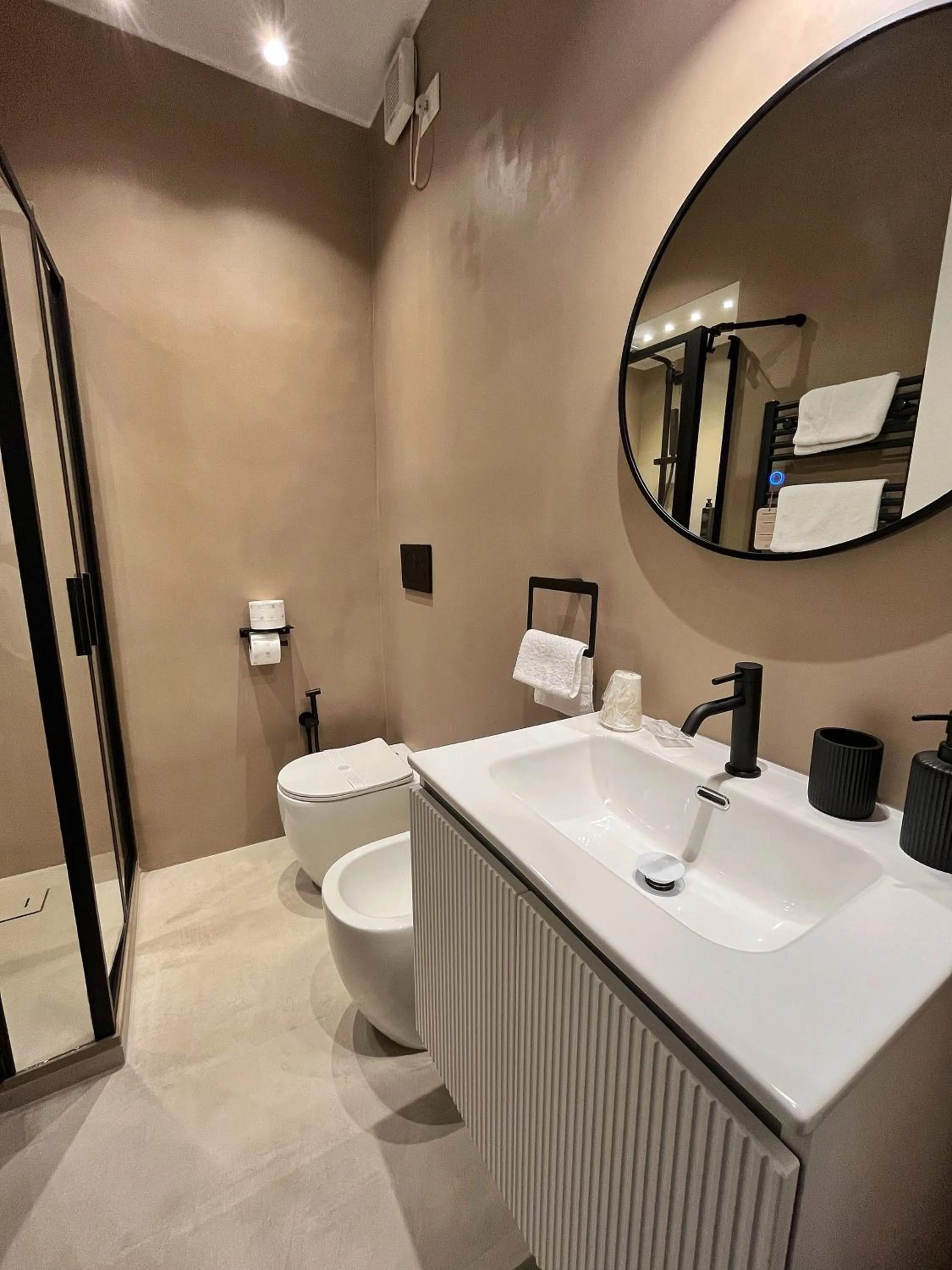 Shower in Hotel Regina